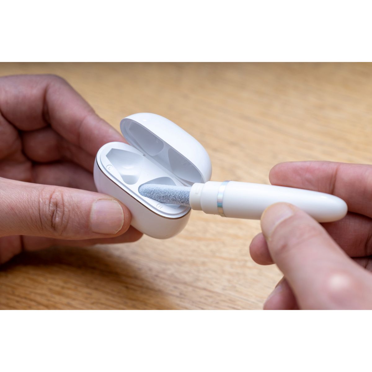 BIGBEN Kit nettoyage pour écouteurs 3 en 1 - Blanc