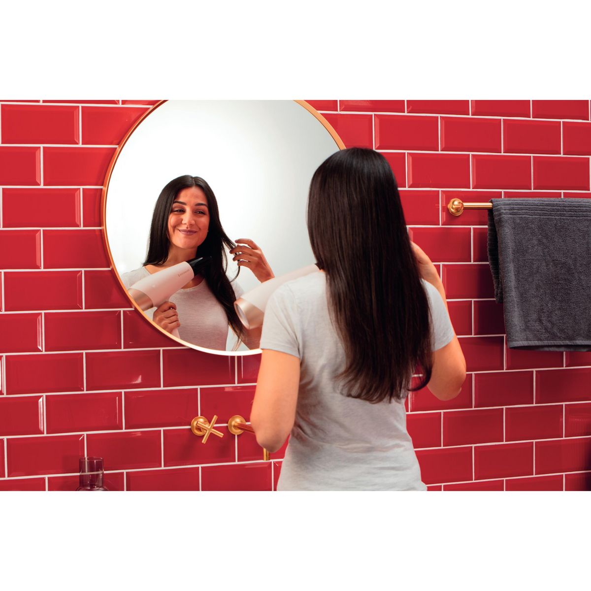 REMINGTON Sèche cheveux avec diffuseur fonction ionique D4740 - Champagne