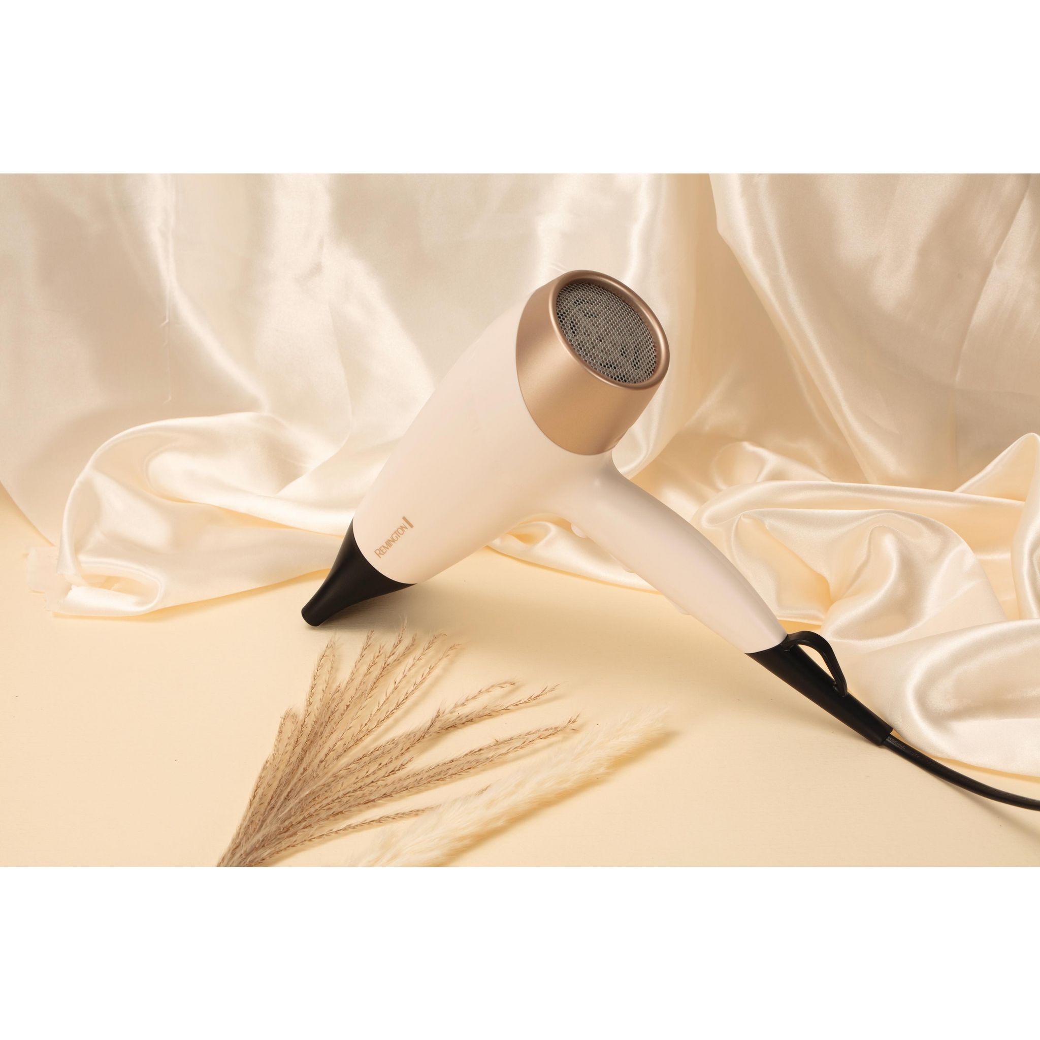 Voir la diapositive 6 : REMINGTON Sèche cheveux avec diffuseur fonction ionique D4740 - Champagne