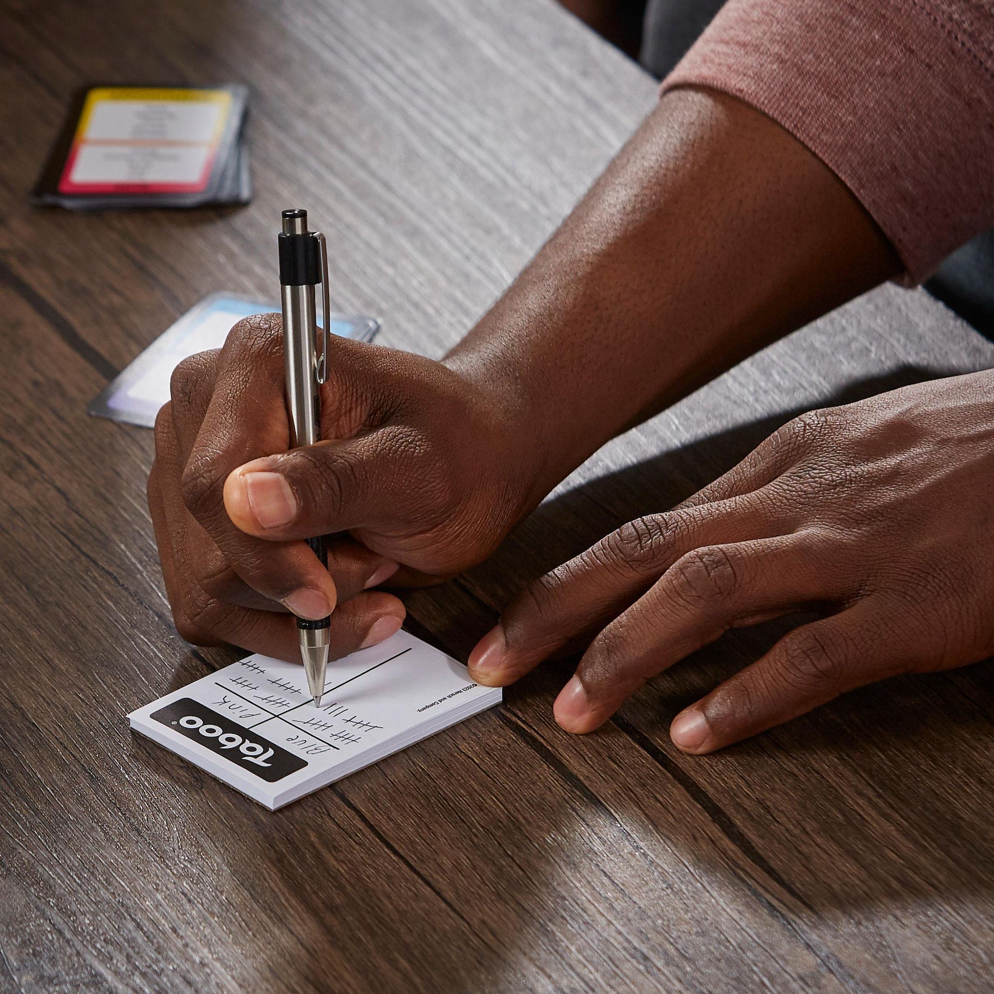 Voir la diapositive 11 : HASBRO Jeu Taboo