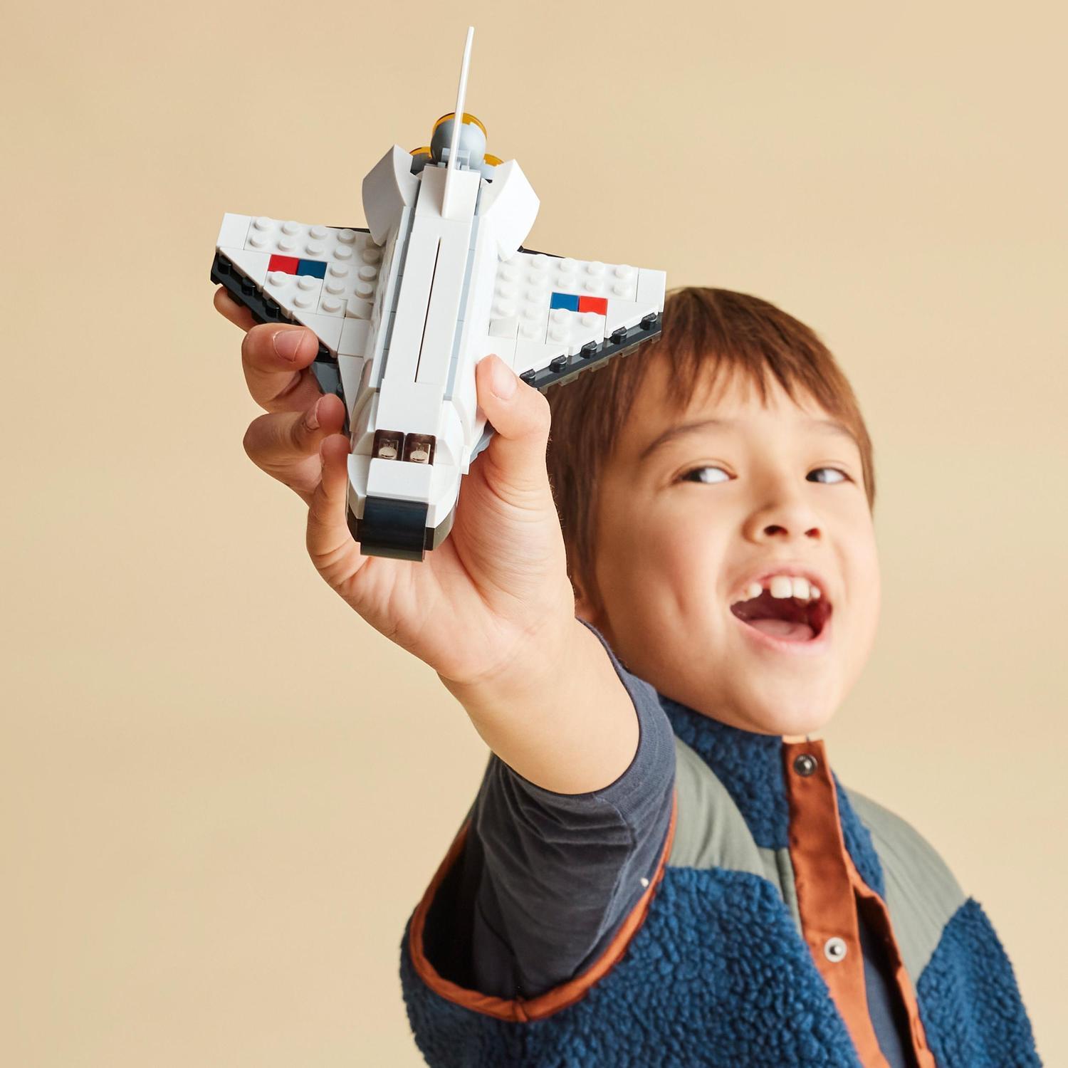 Voir la diapositive 7 : LEGO Creator 3-en-1 31134 La Navette Spatiale, Jouet Figurine Astronaute avec Vaisseau, Enfants 6 Ans