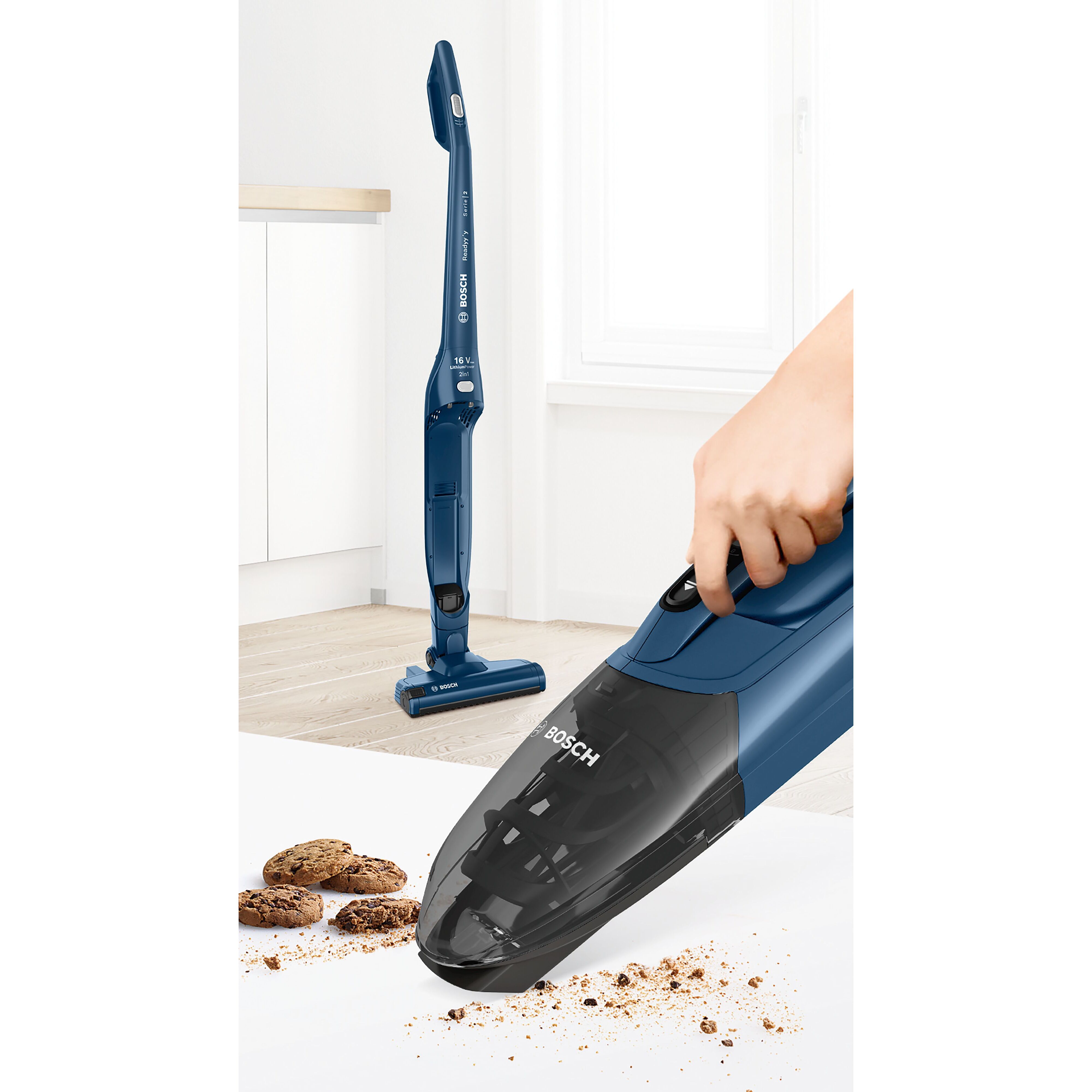 Voir la diapositive 4 : BOSCH Aspirateur balai 2 en 1 sans sac BBHF216 - Bleu