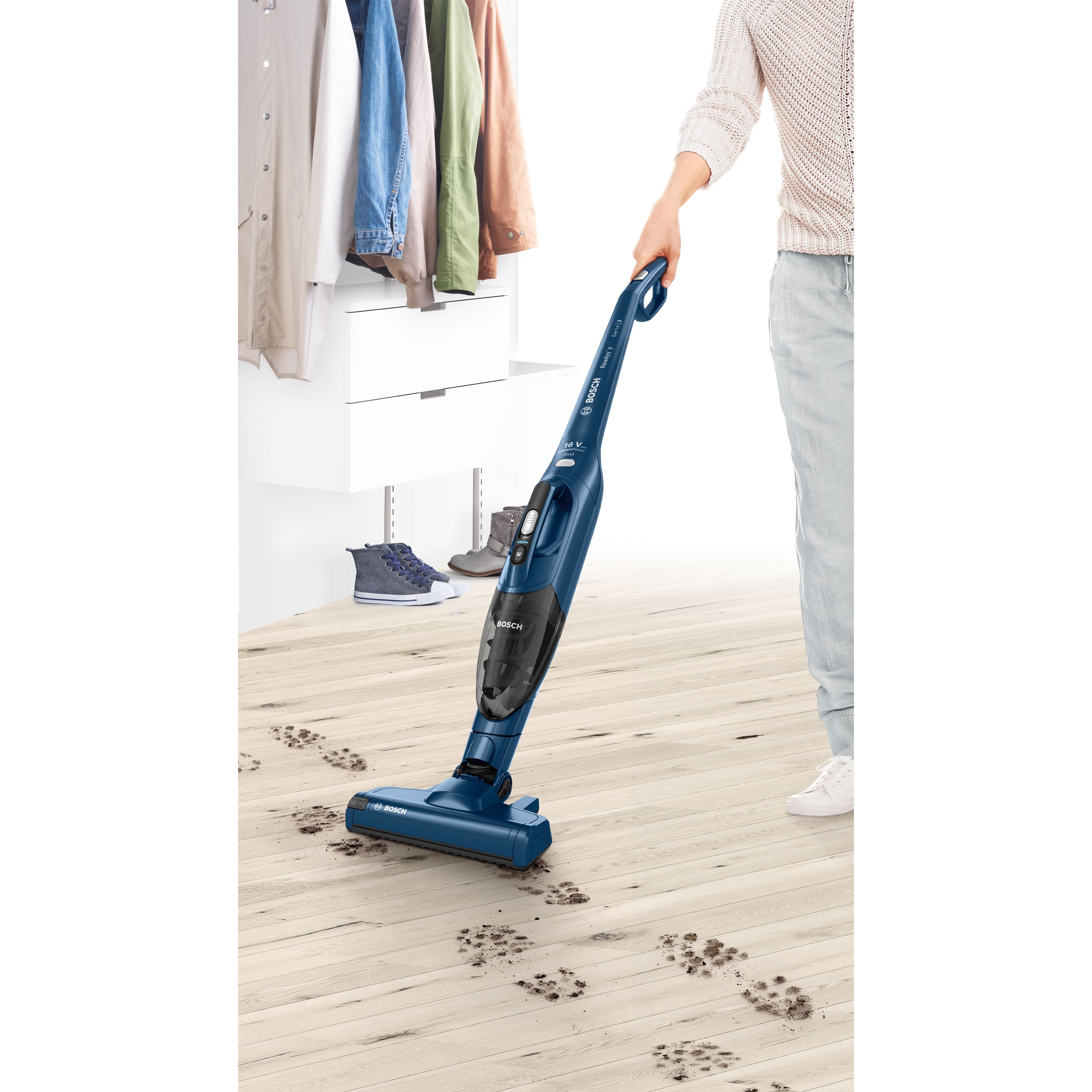 Voir la diapositive 5 : BOSCH Aspirateur balai 2 en 1 sans sac BBHF216 - Bleu