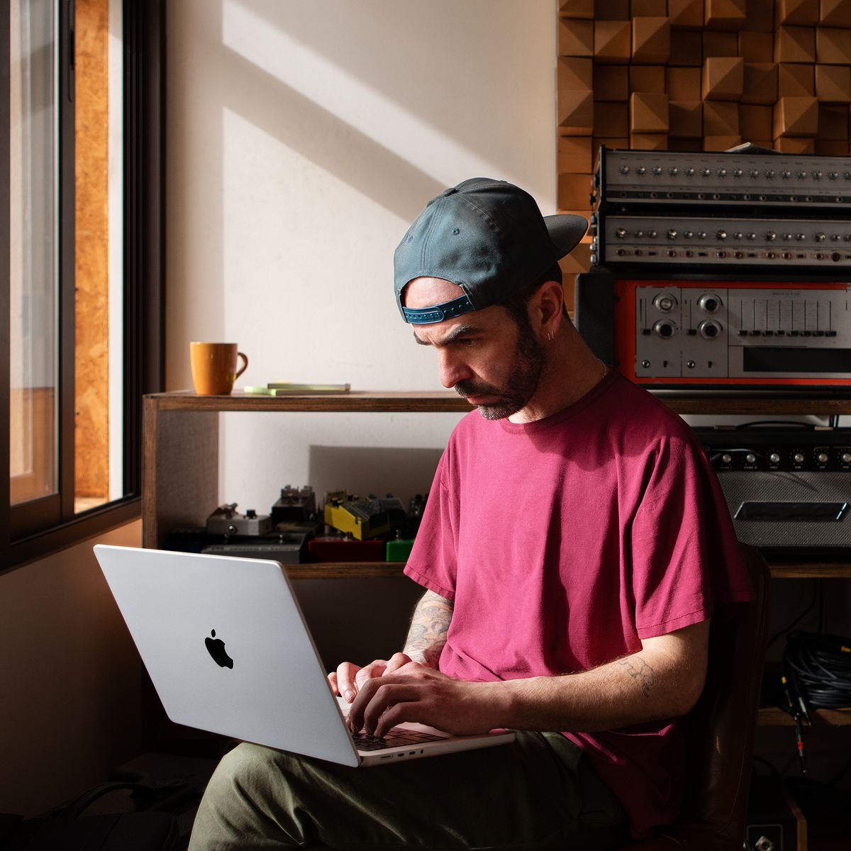 APPLE Macbook Pro 14 pouces - Puce M2 Pro - 16 Go RAM - 512 Go SSD - Gris Sidéral