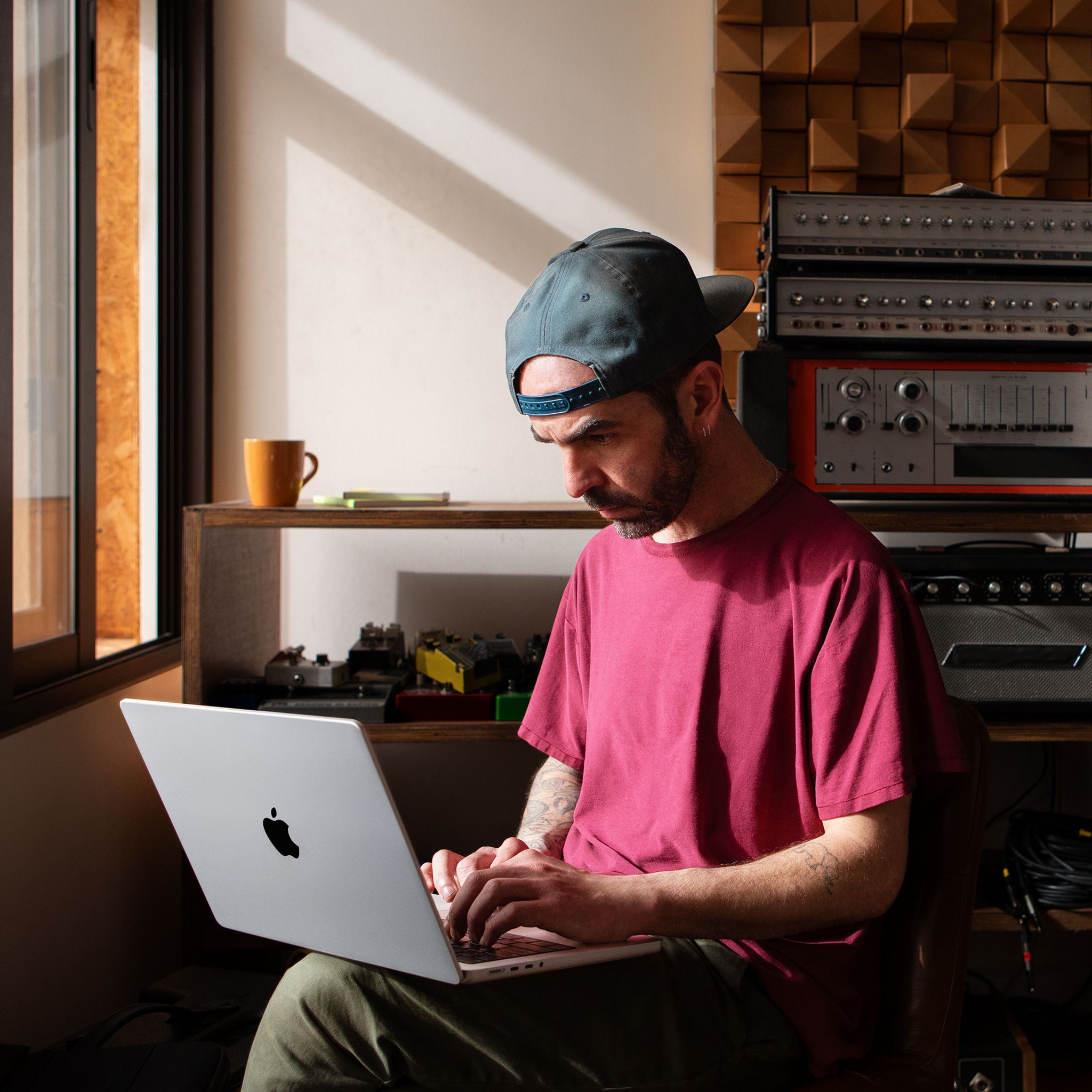 Voir la diapositive 4 : APPLE Macbook Pro 16 pouces - Puce M2 - 16 Go RAM - 512 Go SSD - Gris