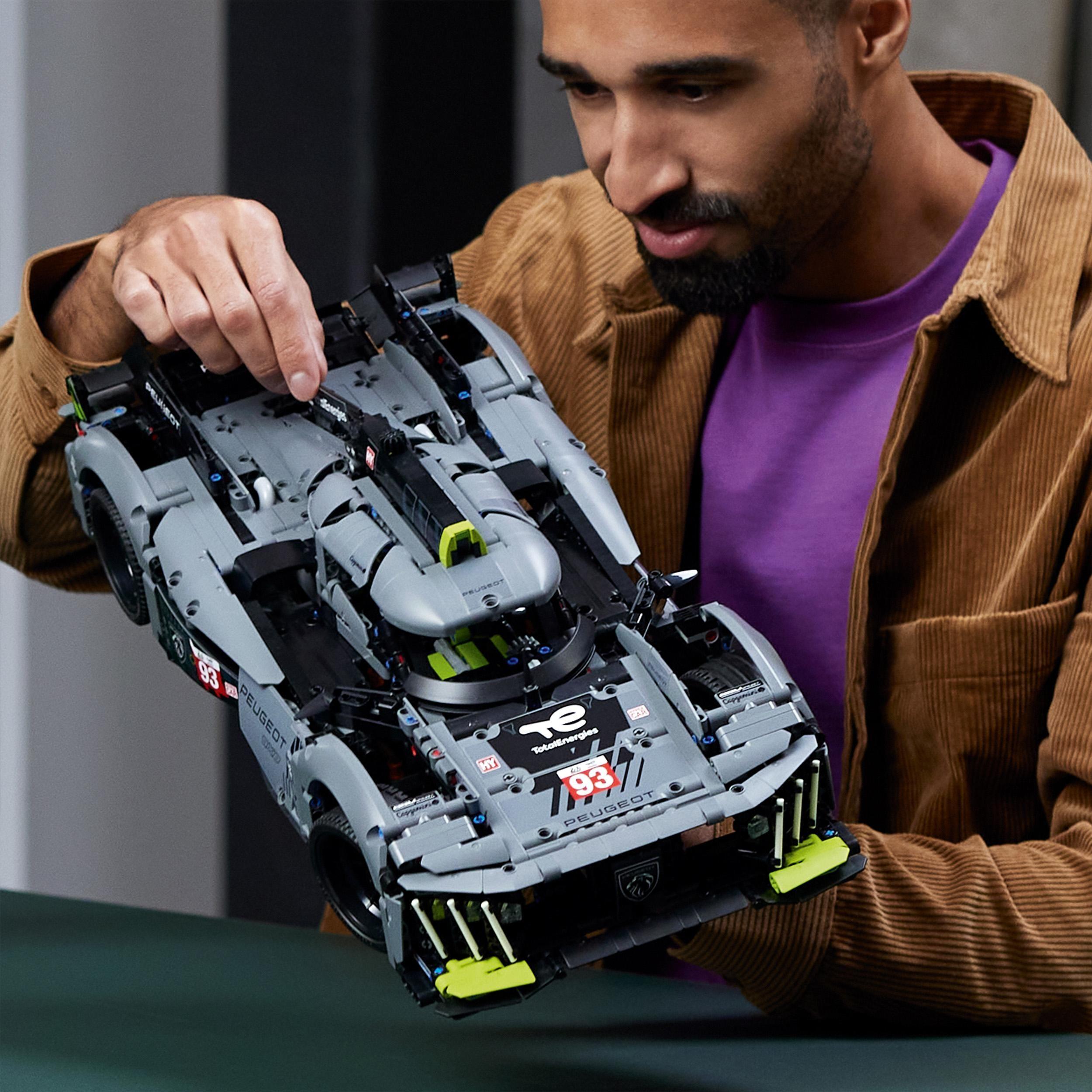 Voir la diapositive 7 : LEGO Technic 42156 - Peugeot 9x8 24H Le Mans Hybrid Hypercar