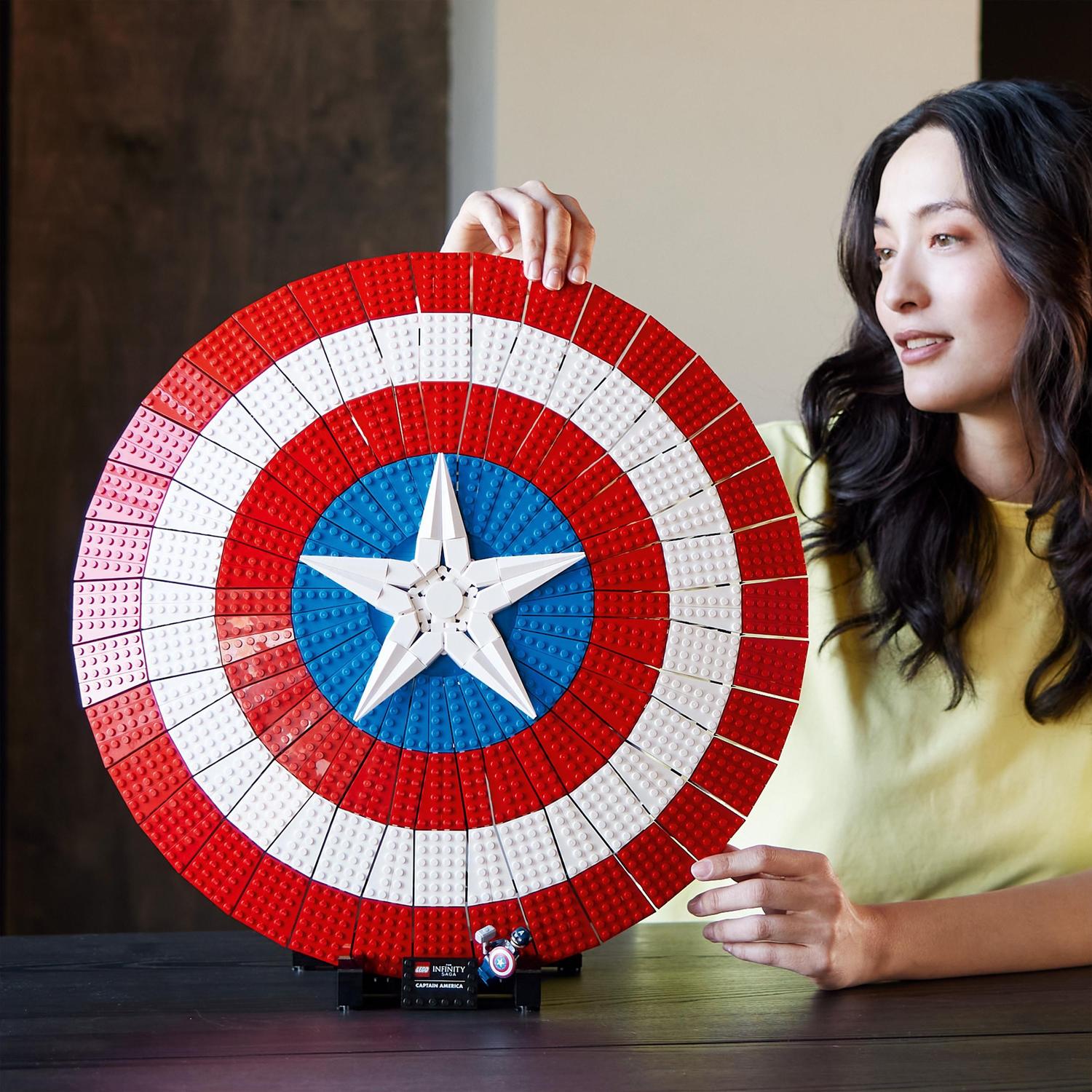 Voir la diapositive 3 : LEGO LEGO Marvel 76262 Le Bouclier de Captain America, Maquette Avengers pour Adultes avec Marteau de Thor