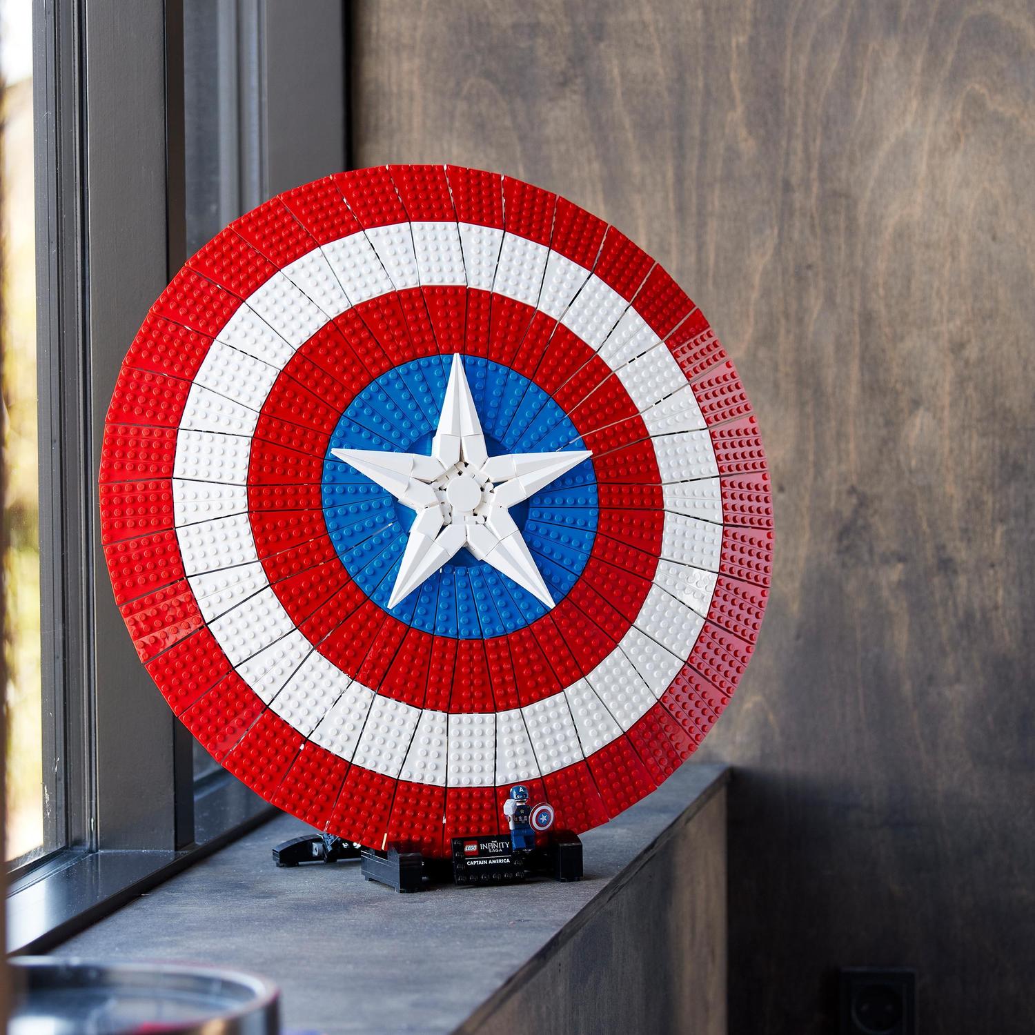 Voir la diapositive 6 : LEGO LEGO Marvel 76262 Le Bouclier de Captain America, Maquette Avengers pour Adultes avec Marteau de Thor