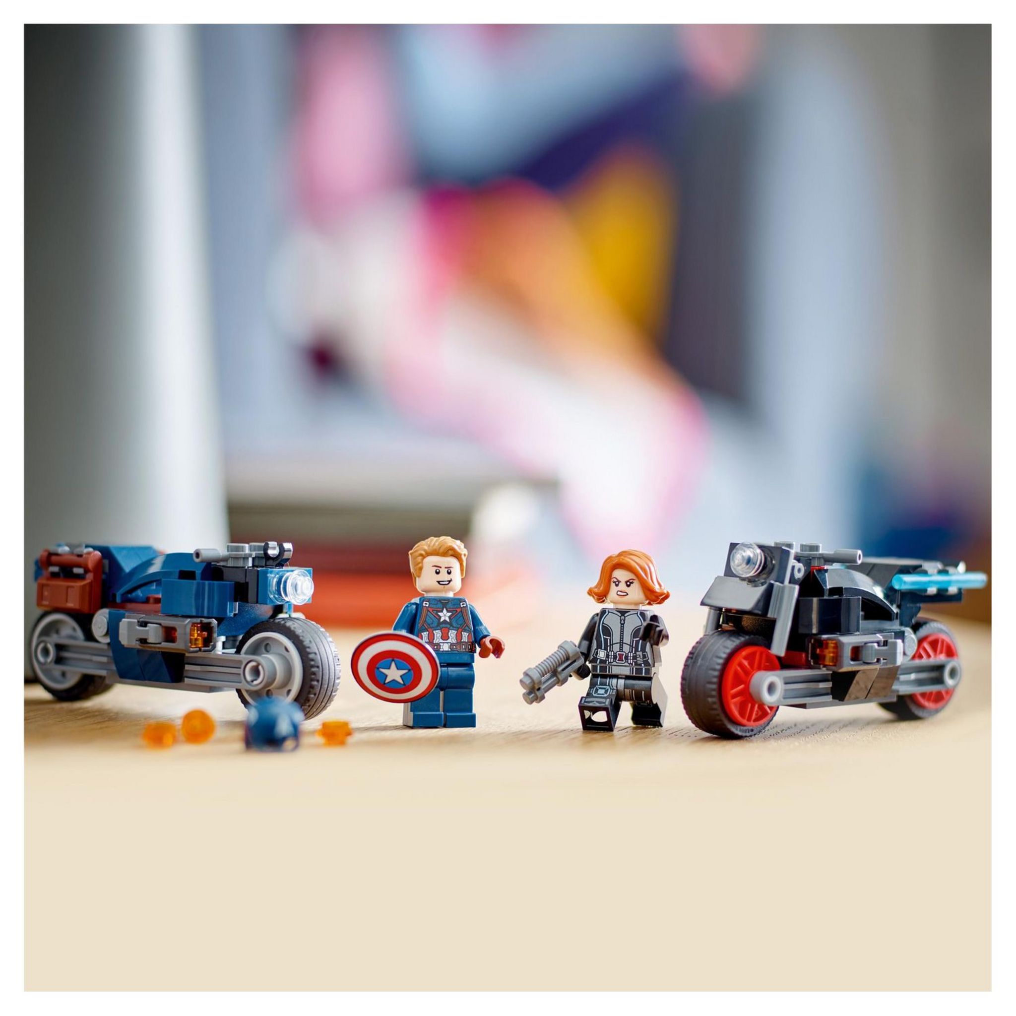 Voir la diapositive 4 : LEGO Marvel 76260 - Les Motos de Black Widow et de Captain America, Set Avengers L'Ère d'Ultron avec 2 Jouet de Motos, Super-Héros pour Enfants