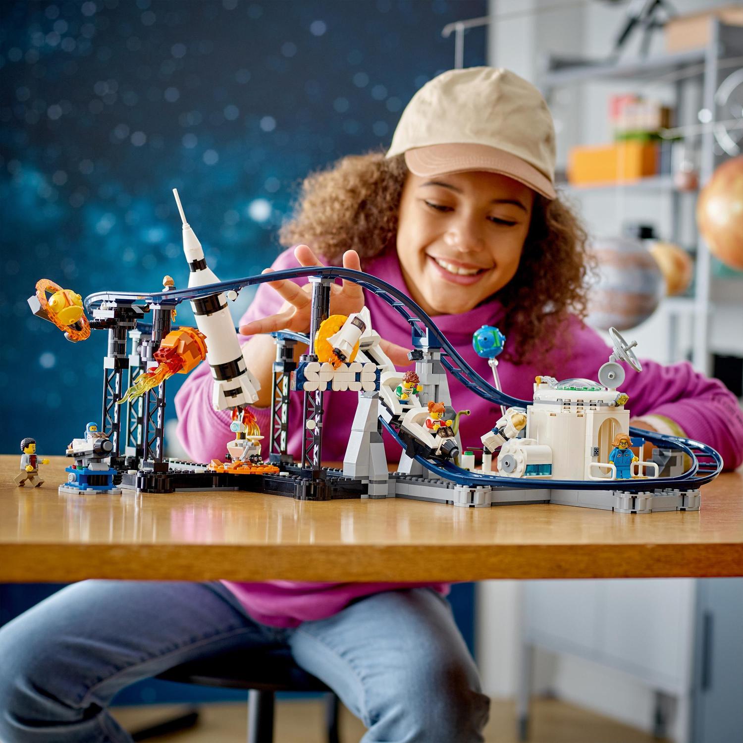 Voir la diapositive 3 : LEGO Creator 31142 - Les montagnes russes de l'espace