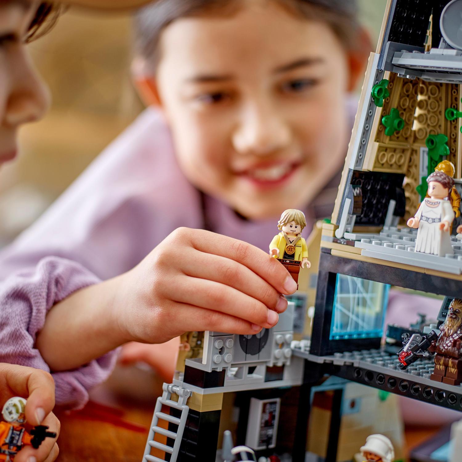 Voir la diapositive 3 : LEGO LEGO Star Wars 75365 La Base Rebelle de Yavin 4, Jouet avec 10 Minifigurines dont Luke Skywalker, la Princesse Leia
