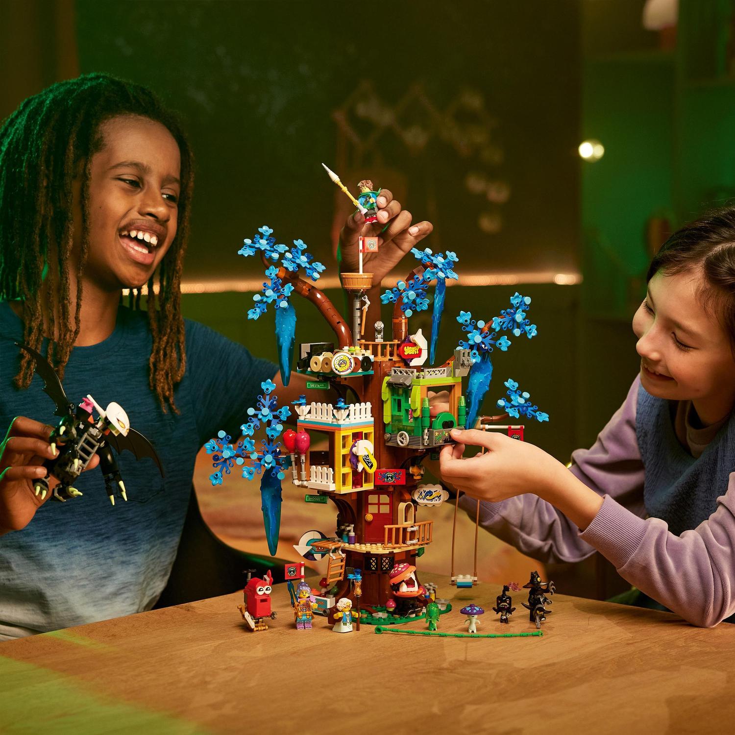 Voir la diapositive 3 : LEGO DREAMZzz 71461 - Cabane fantastique dans l'arbre