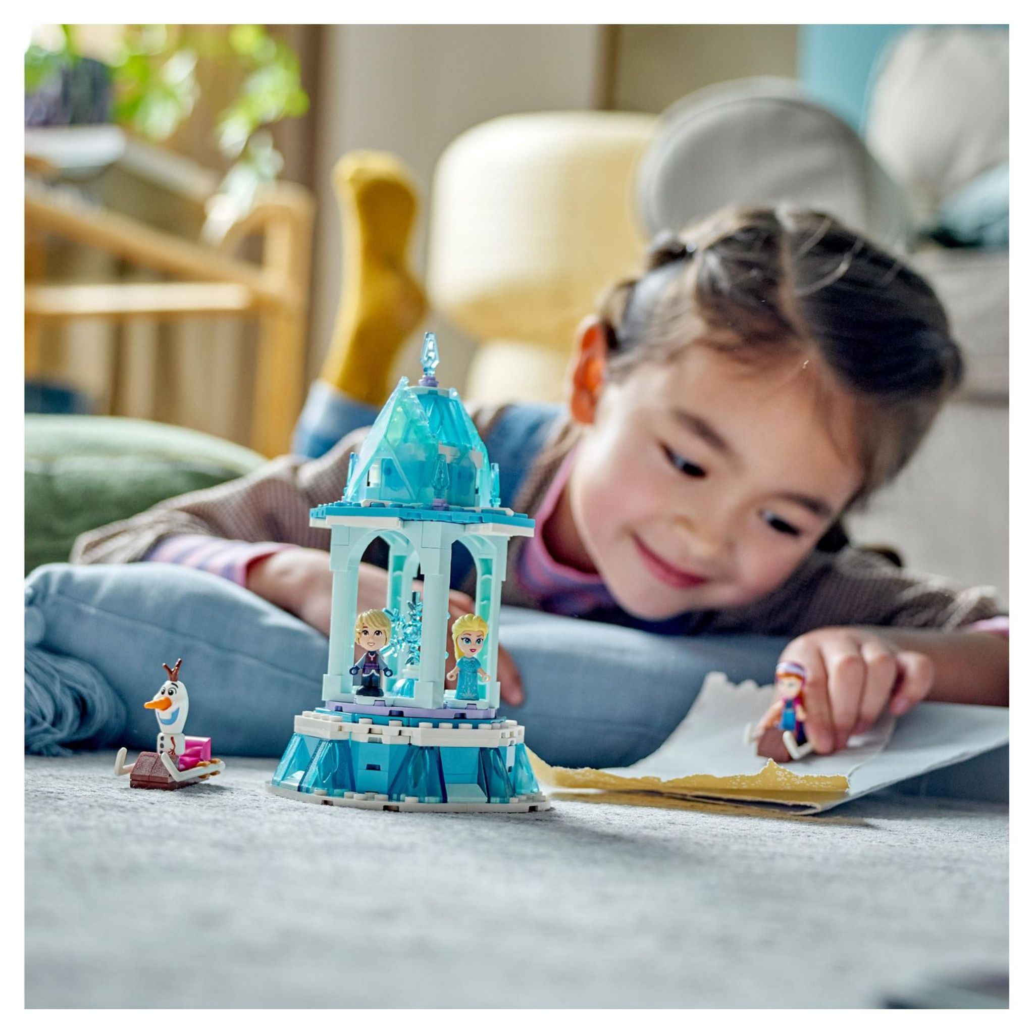 Voir la diapositive 3 : LEGO Disney Princess 43218 - Le Manège Magique d'Anna et Elsa, Jouet inspiré du Château de la Reine des Neiges avec Micro-Poupée Kristoff et Figurine Olaf