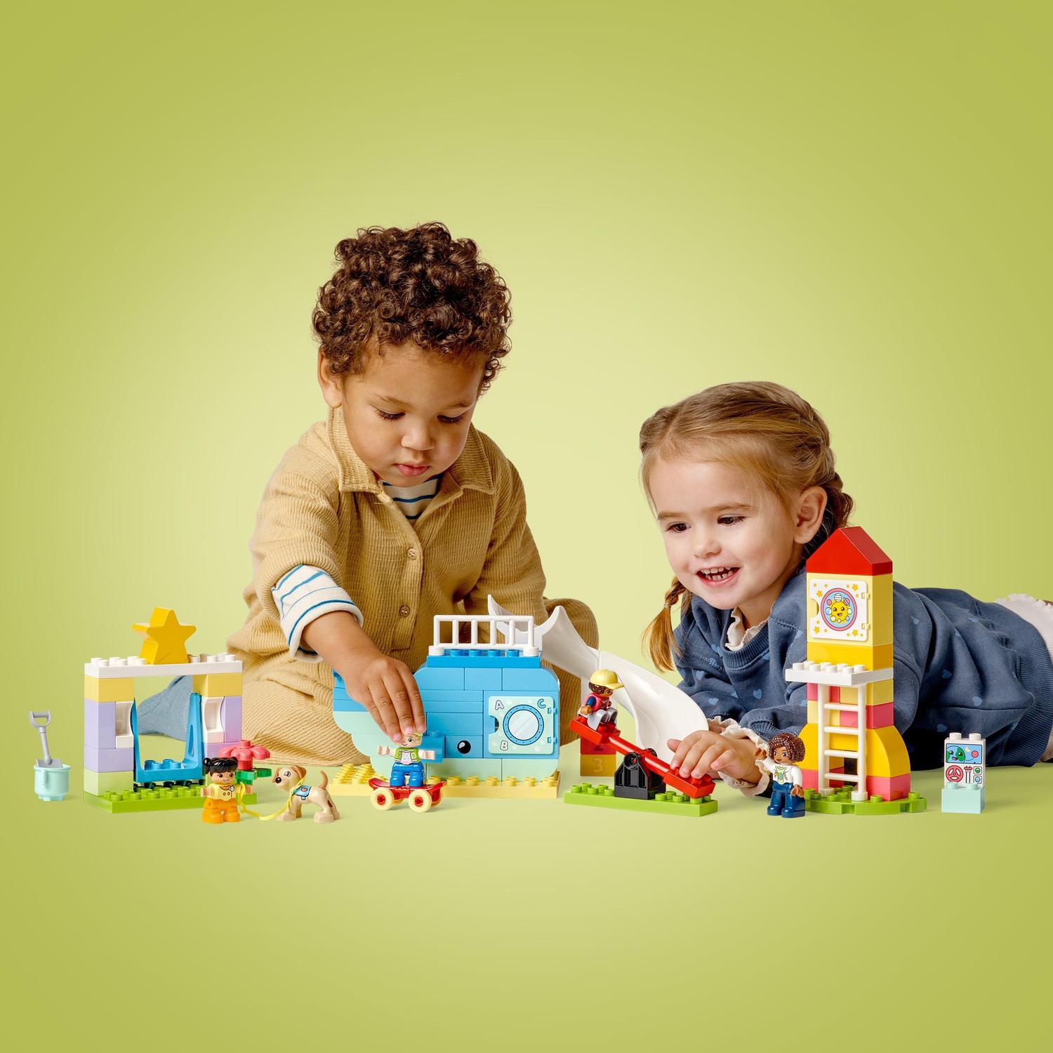 Voir la diapositive 3 : LEGO DUPLO 10991 - L'aire de jeux des enfants