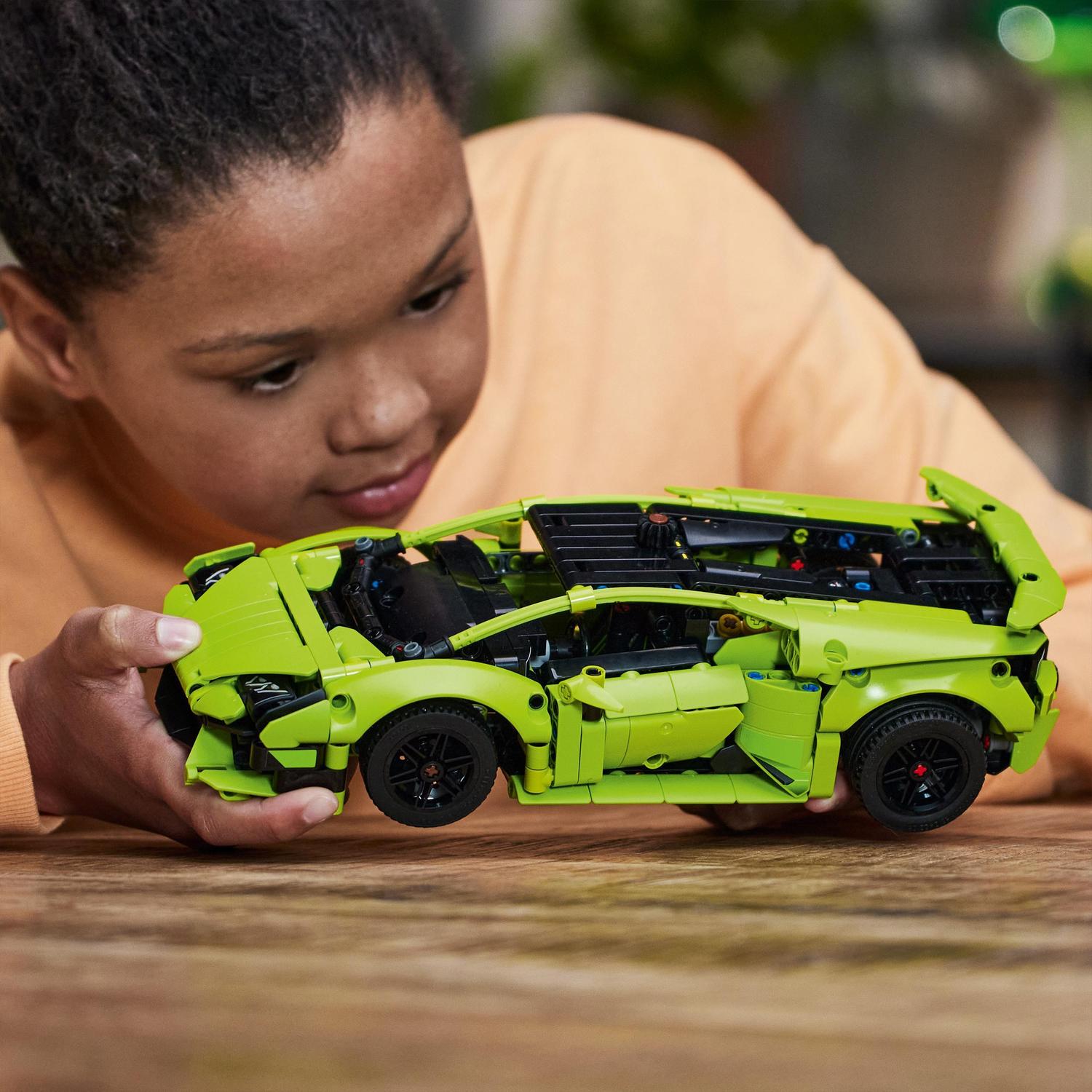 Voir la diapositive 3 : LEGO Technic 42161 Lamborghini Huracán Tecnica, Kit de Maquette de Voiture pour Enfants Fans de Sport Automobile
