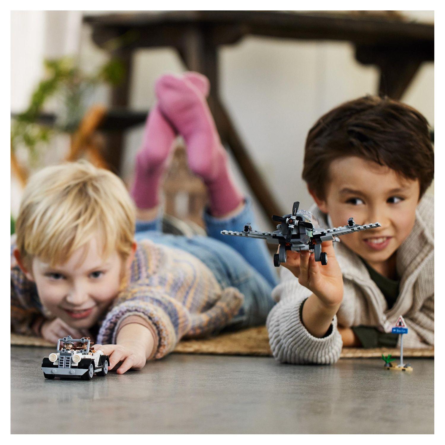 Voir la diapositive 2 : LEGO Indiana Jones 77012 - La Poursuite en Avion de Combat, Jouet avec Maquette Avion et Voiture Vintage à Construire, avec 3 Minifigurines, Film La Dernière Croisade
