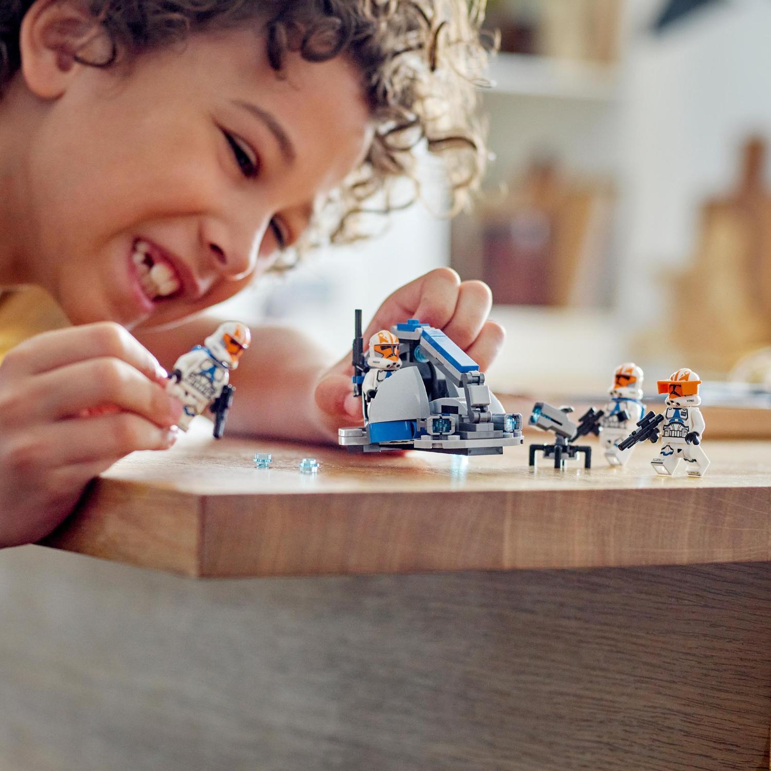 Voir la diapositive 7 : LEGO LEGO Star Wars 75359 Pack de Combat des Clone Troopers de la 332e Compagnie d'Ahsoka, Jouet avec Véhicule Speeder