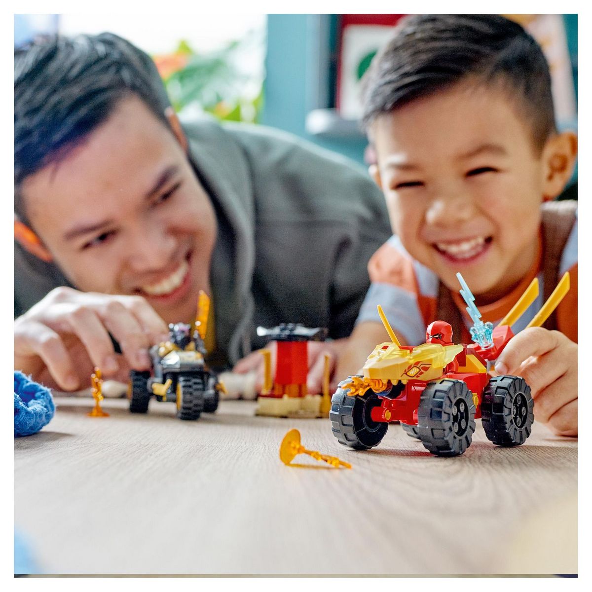 LEGO NINJAGO 71789 - Le Combat en Voiture et en Moto de Kai et Ras, Jouet Ninja de Course pour Enfants Dès 4 Ans avec 2 Minifigurines de la série TV L'ascension des Dragons