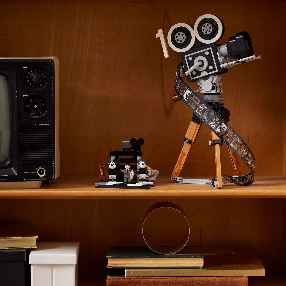 LEGO LEGO Disney 43230 La Caméra Hommage à Walt Disney, Maquette pour Adultes, avec Mickey et Minnie Mouse