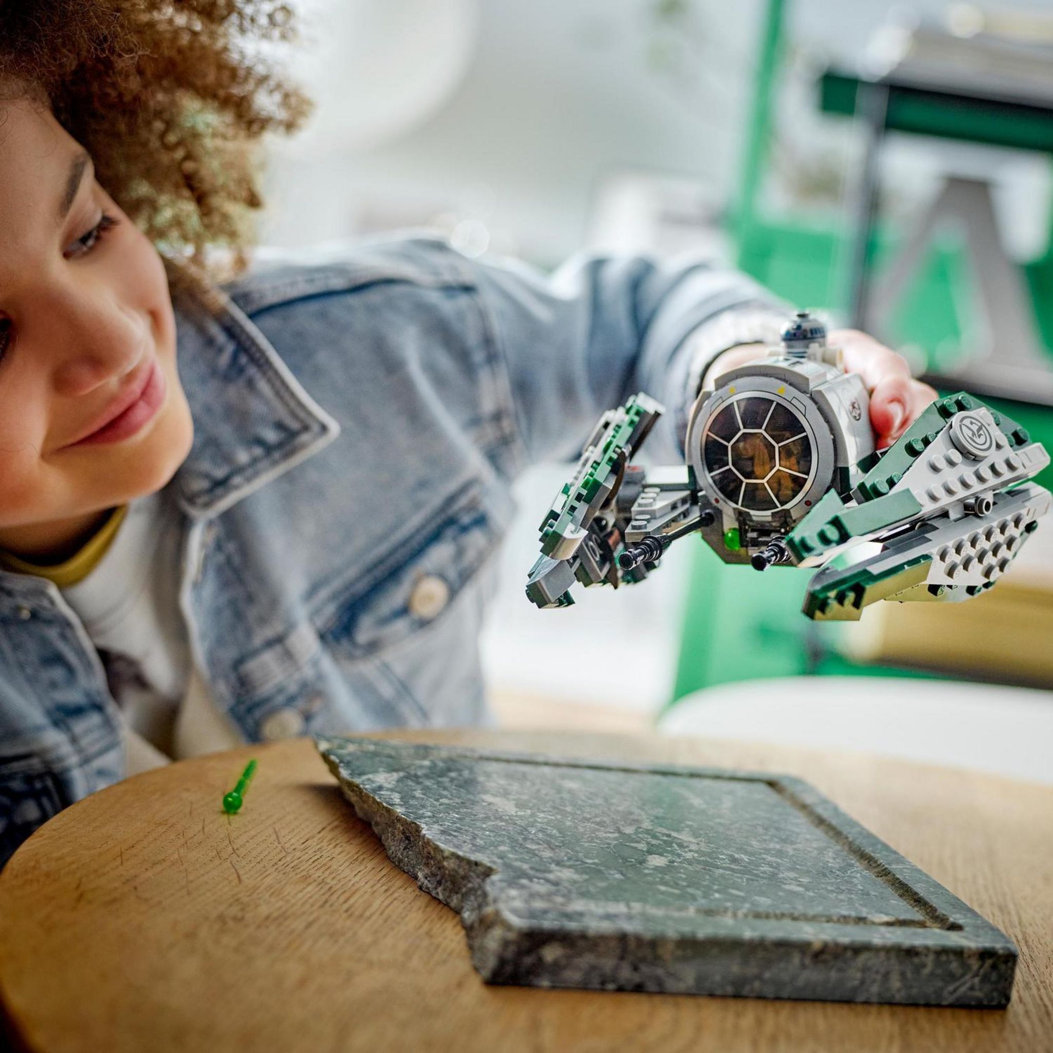 Voir la diapositive 3 : LEGO LEGO Star Wars 75360 Le Chasseur Jedi de Yoda, Jouet The Clone Wars avec la Minifigurine Yoda et Figurine R2-D2