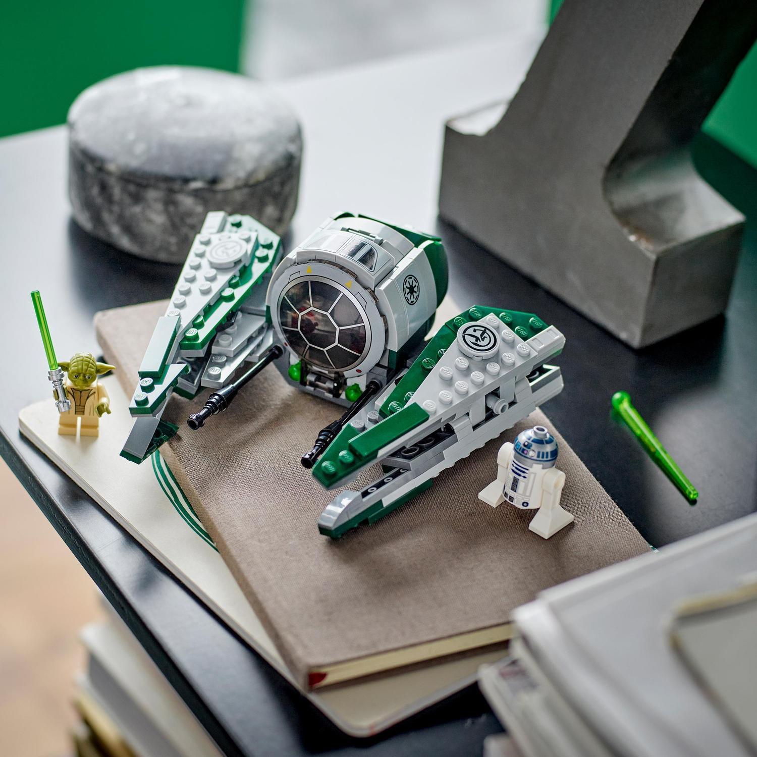 Voir la diapositive 6 : LEGO LEGO Star Wars 75360 Le Chasseur Jedi de Yoda, Jouet The Clone Wars avec la Minifigurine Yoda et Figurine R2-D2