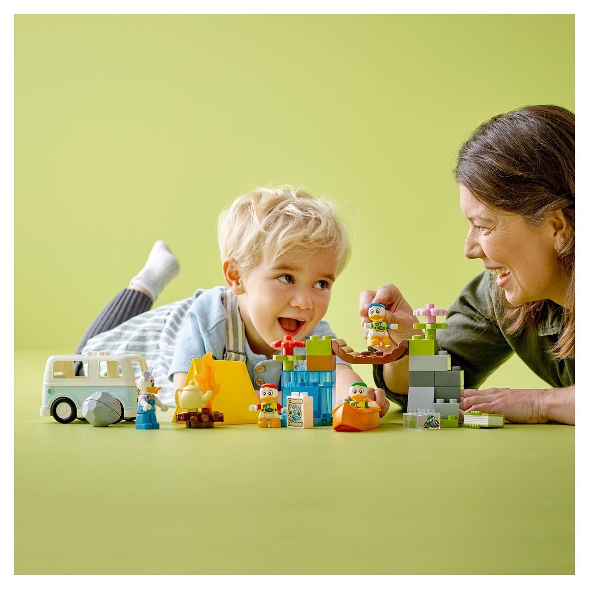 LEGO DUPLO 10997 - Disney Mickey et ses Amis L'Aventure au Camping, avec Jouet Voiture, Canoë et Figurine Daisy Duck, Jeu de Construction de Caravane