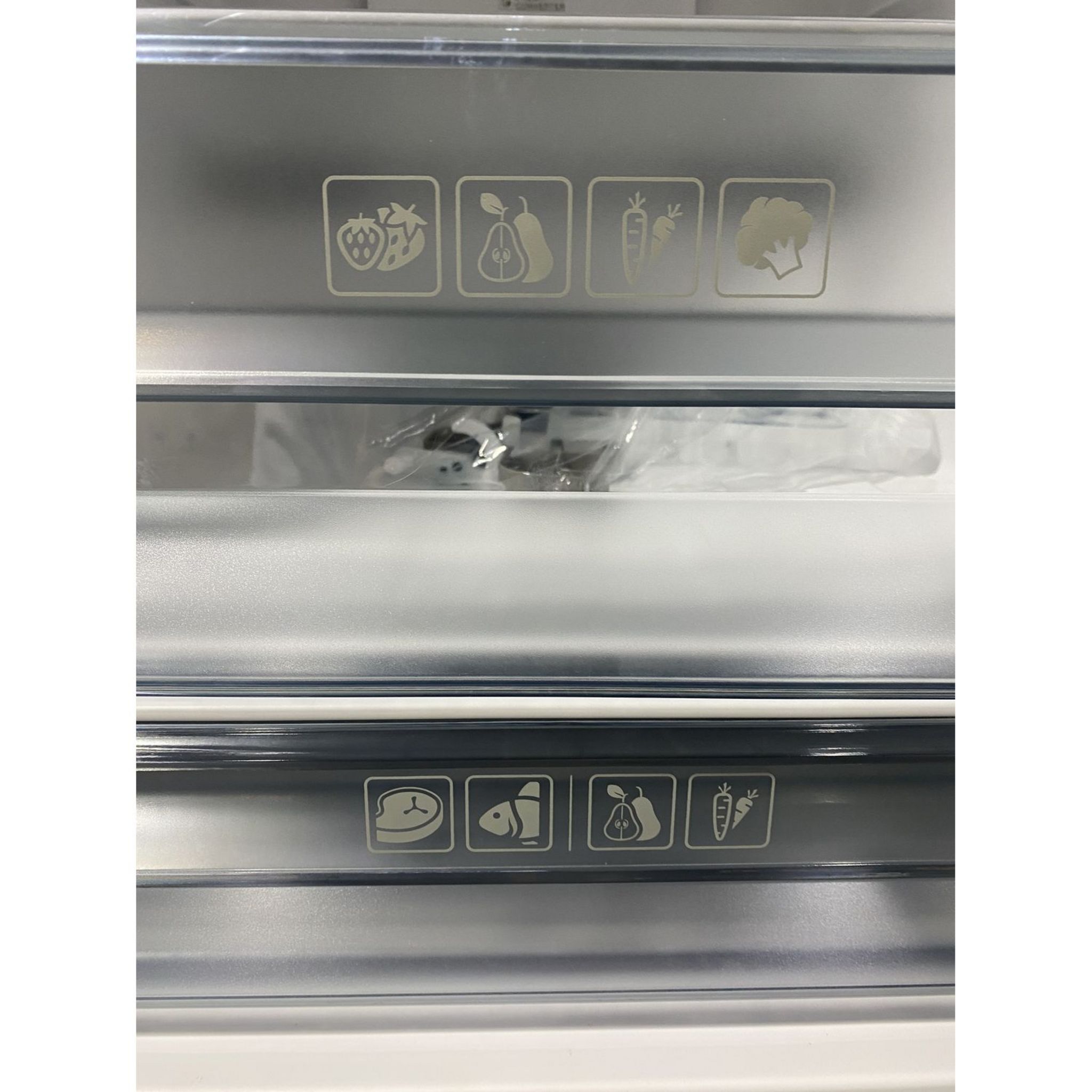 Voir la diapositive 3 : QILIVE Réfrigérateur combiné Q.6627, 323 L, Froid ventilé No Frost, D