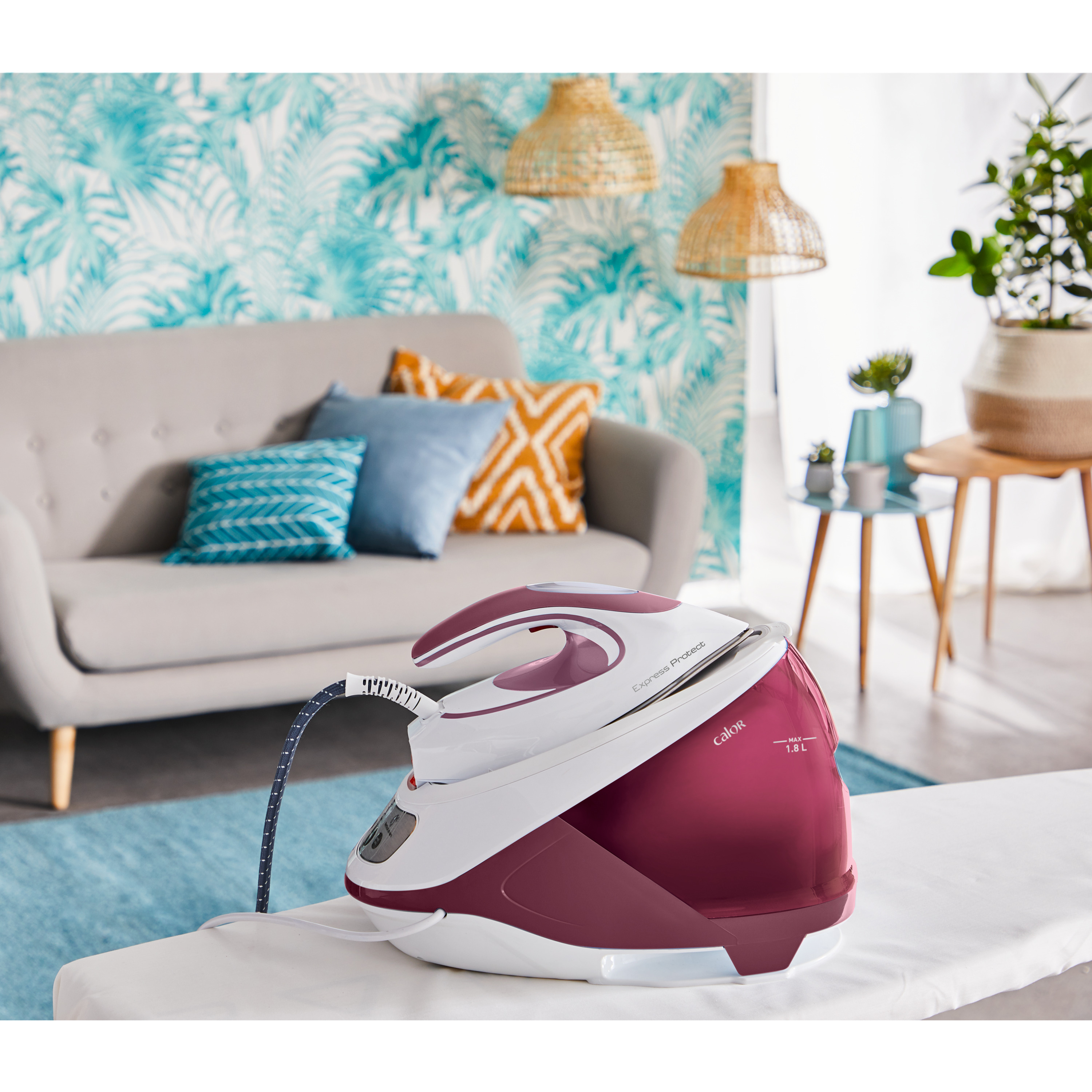 Voir la diapositive 9 : CALOR Centrale vapeur&nbsp;Express&nbsp;Protect Powerful&nbsp;SV9201 - Violet