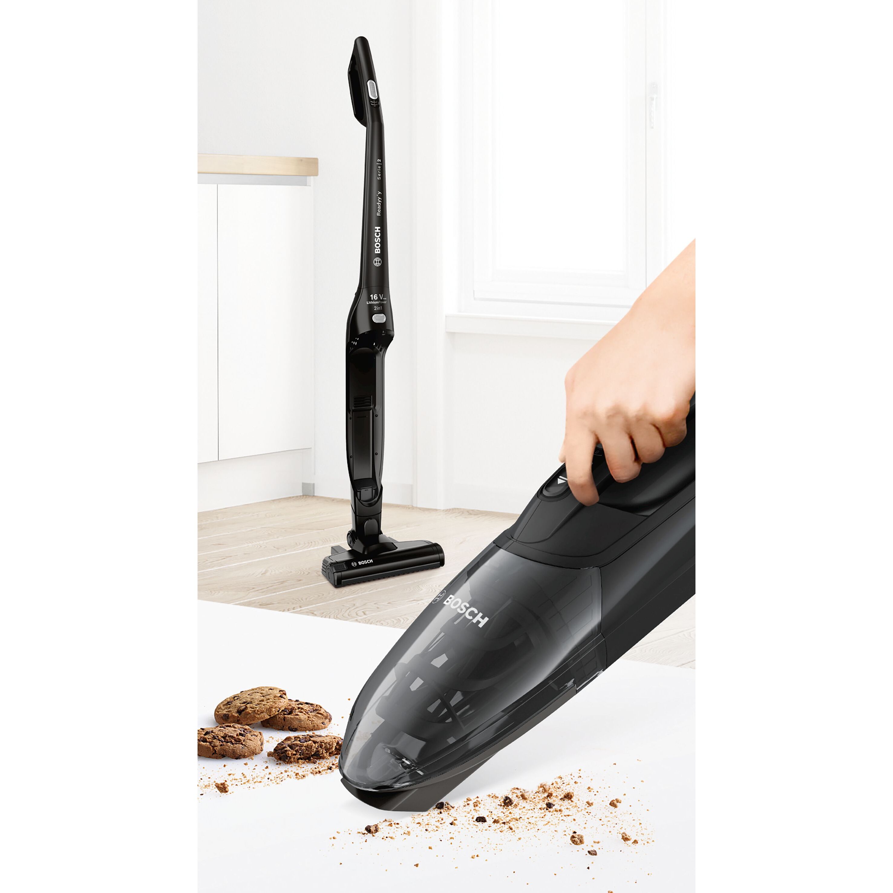 Voir la diapositive 11 : BOSCH Aspirateur balai sans sac 2 en 1 BCHF216B - Noir