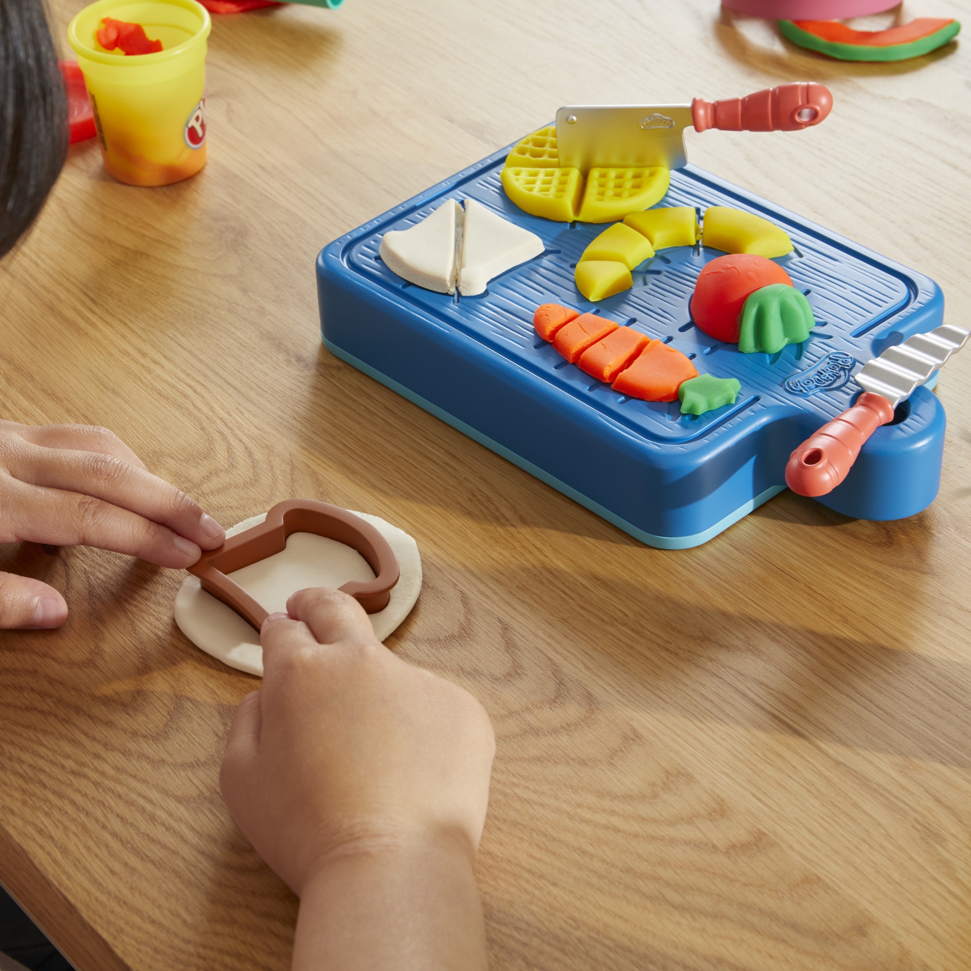 Voir la diapositive 6 : HASBRO Coffret Pâte à Modeler Petit Chef Cuisinier - Play Doh