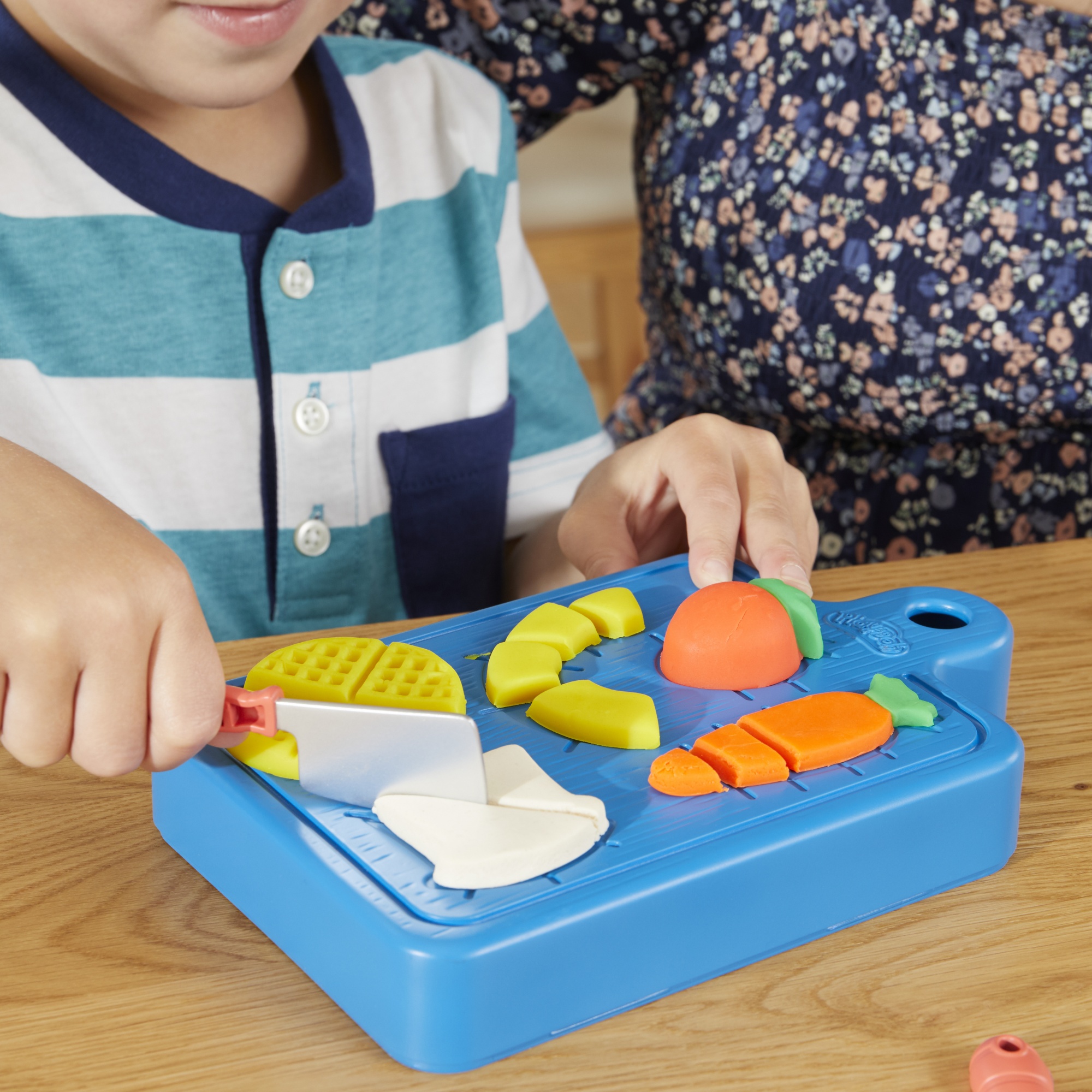 Voir la diapositive 7 : HASBRO Coffret Pâte à Modeler Petit Chef Cuisinier - Play Doh