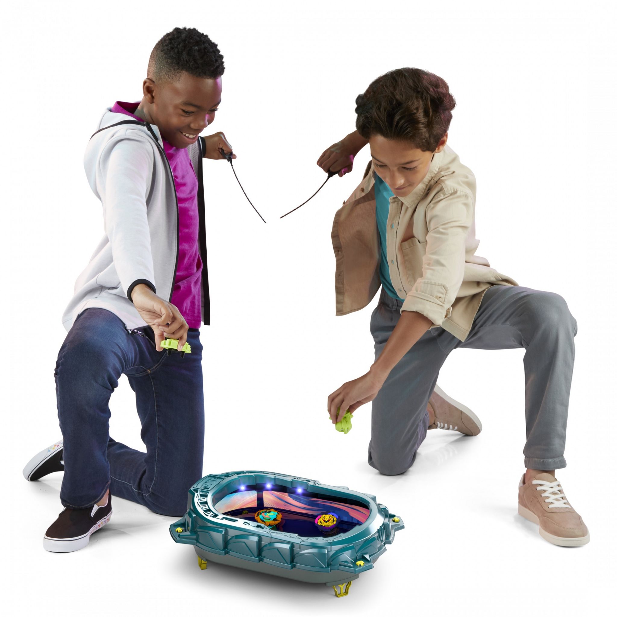 Voir la diapositive 5 : HASBRO Set de combat Light Ignite Beyblade Burst QuadStrike