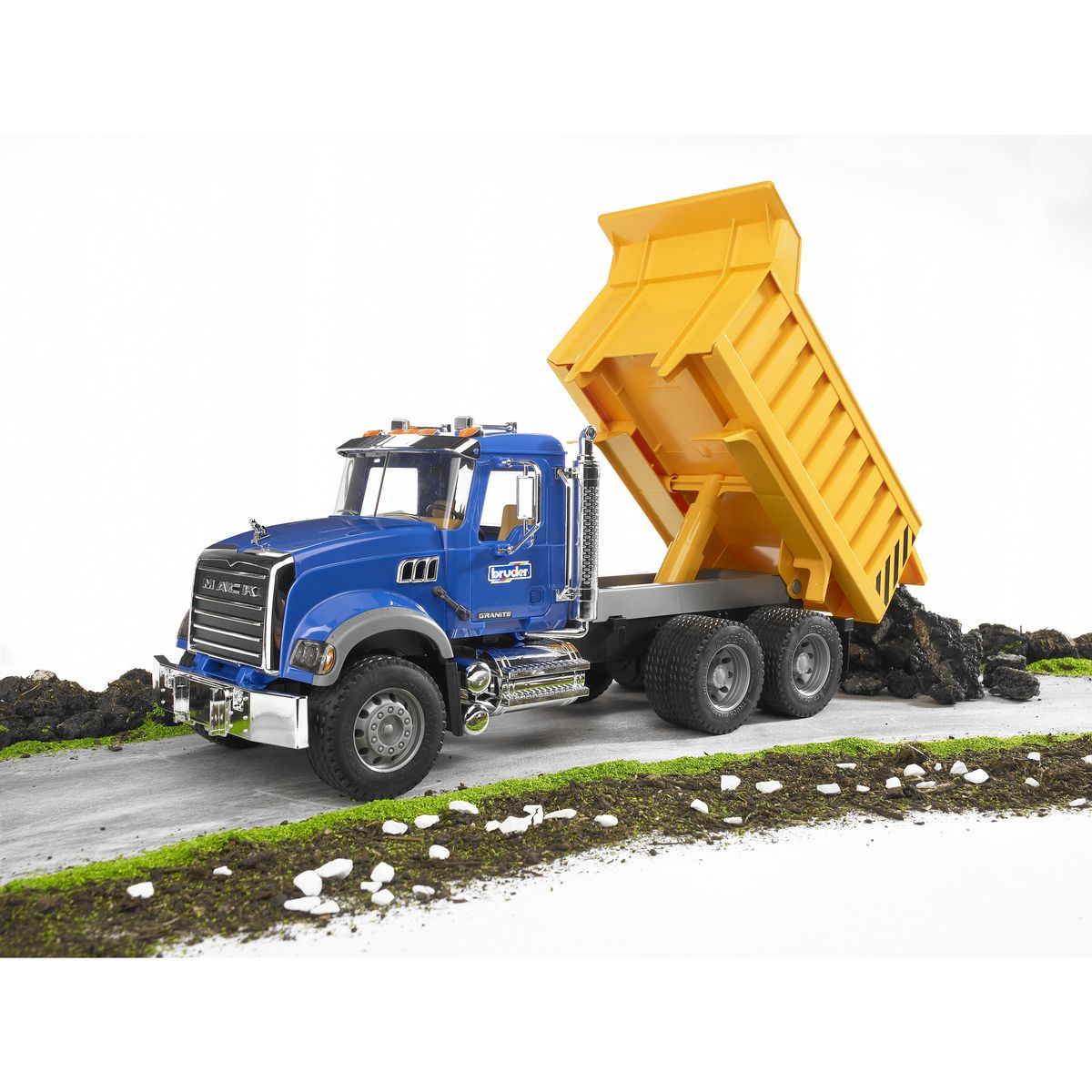 BRUDER Camion benne Mack
