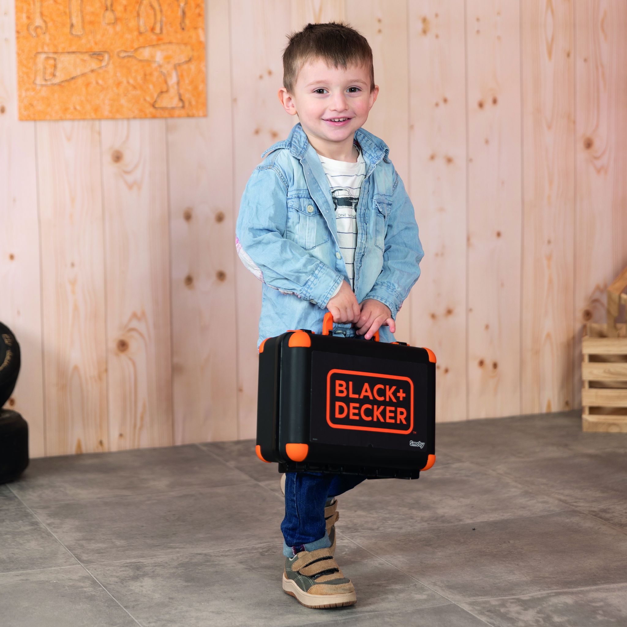 Voir la diapositive 4 : SMOBY Ma Bricolo Box  Black + Decker
