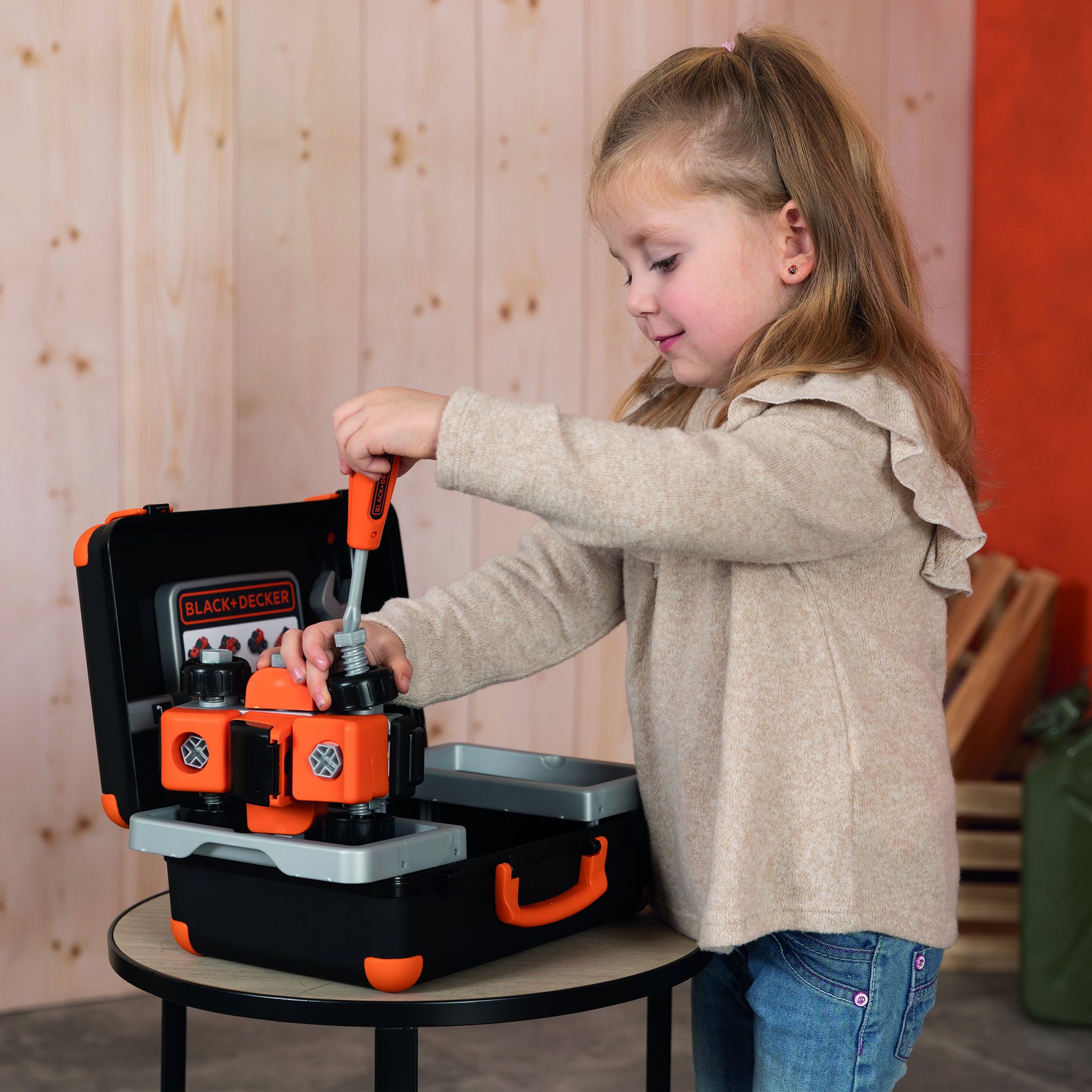 Voir la diapositive 5 : SMOBY Ma Bricolo Box  Black + Decker