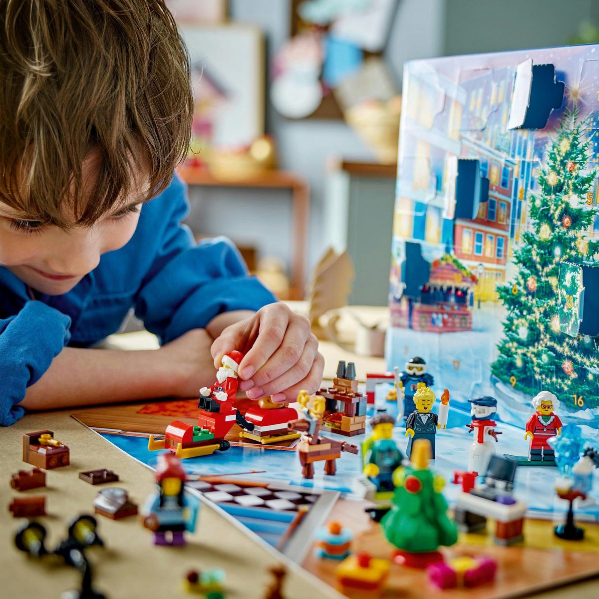 LEGO LEGO City 60381 Calendrier de l'Avent 2023, avec 24 Cadeaux dont Figurines du Père Noël et du Renne, Cadeau de Noël