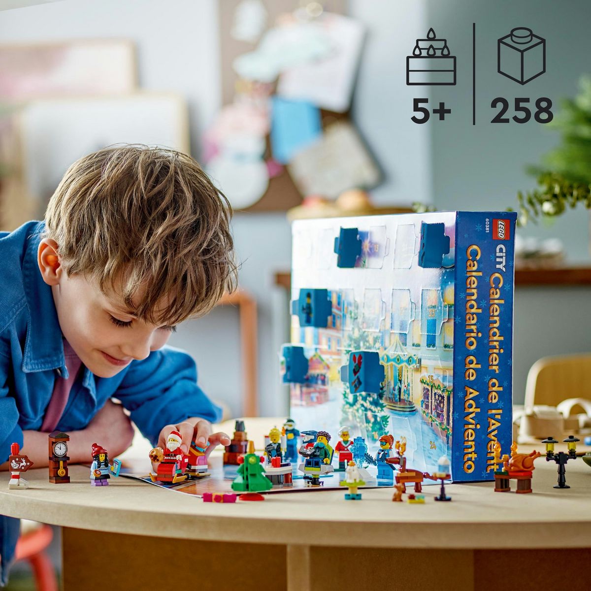 LEGO LEGO City 60381 Calendrier de l'Avent 2023, avec 24 Cadeaux dont Figurines du Père Noël et du Renne, Cadeau de Noël