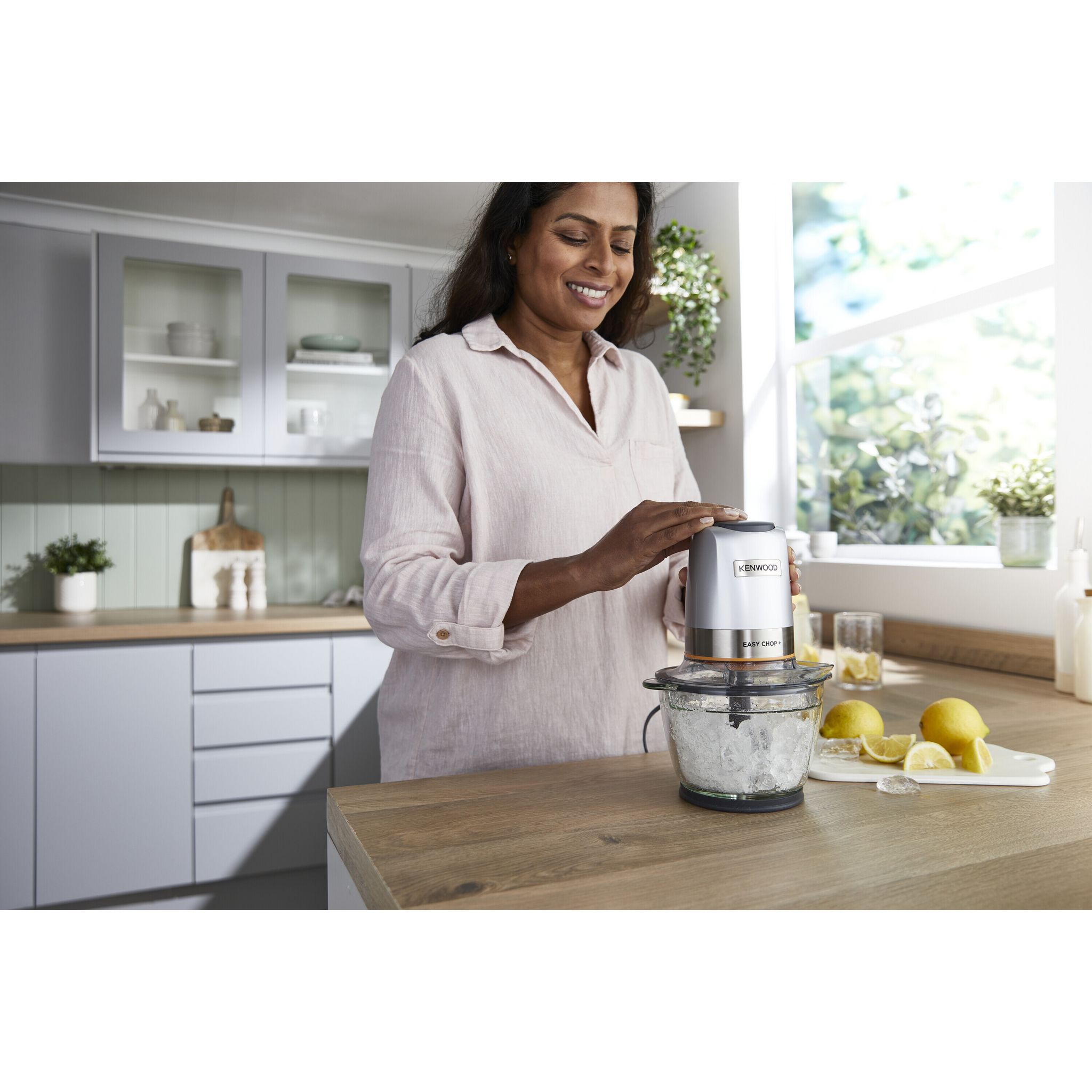 Voir la diapositive 7 : KENWOOD Mini hachoir électrique CHP62.400SI - Gris