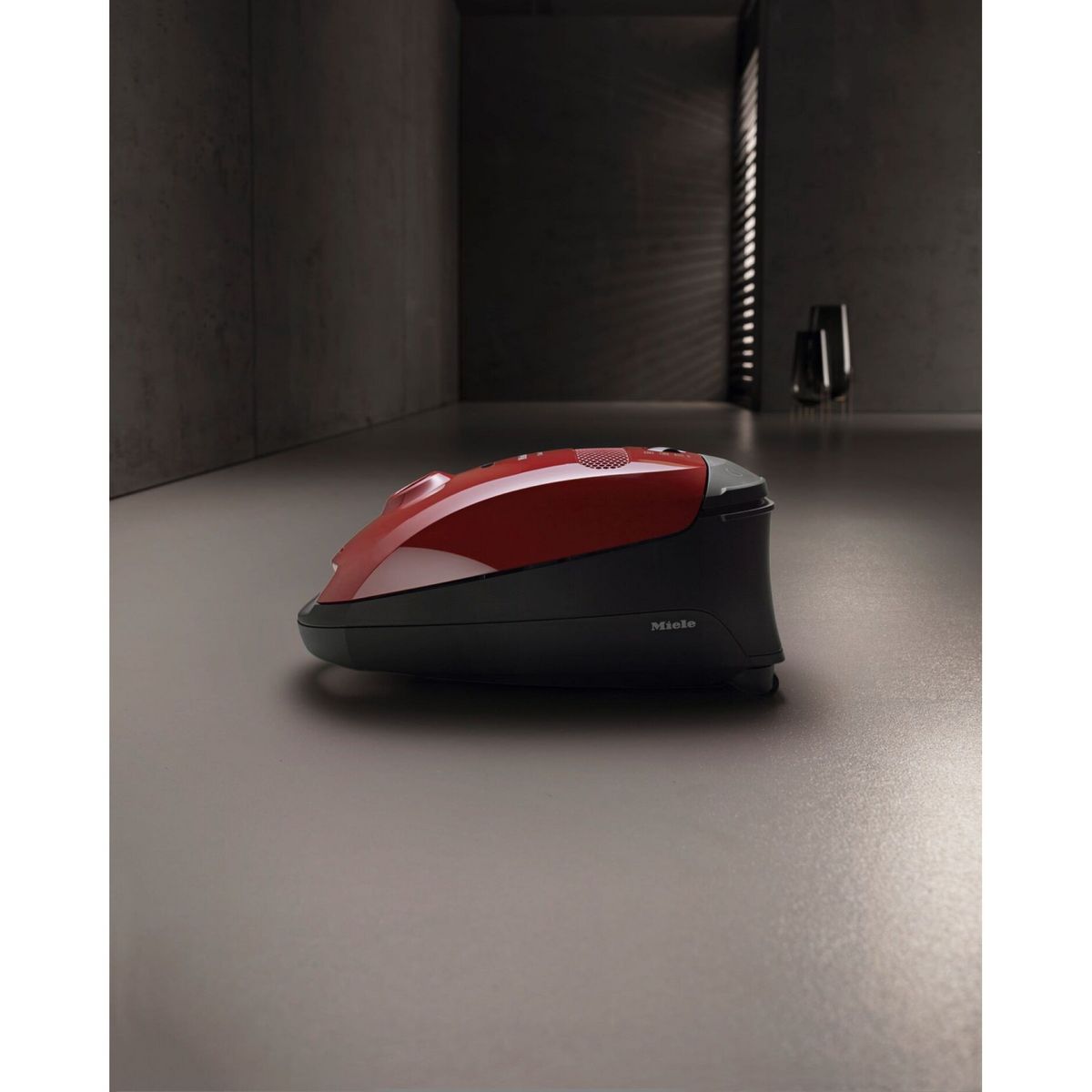 MIELE Aspirateur traîneau avec sac CLASSIC C1 POWERLINE - Rouge