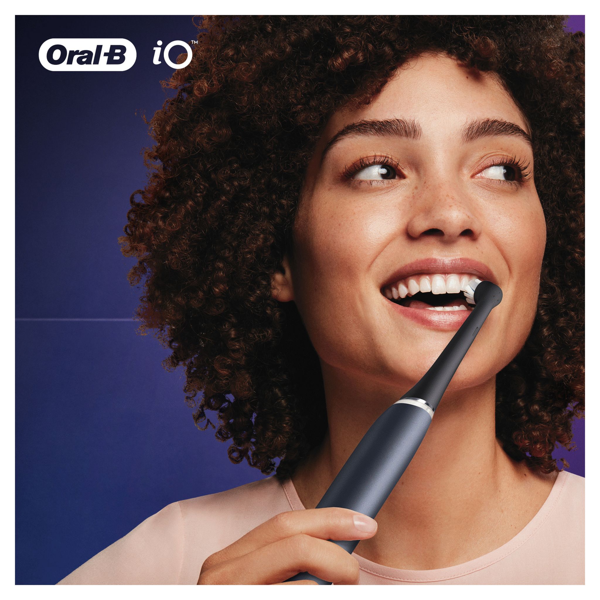 Voir la diapositive 5 : ORAL-B Lot de 2 brossettes iO ULTIMATE CLEAN - Noir