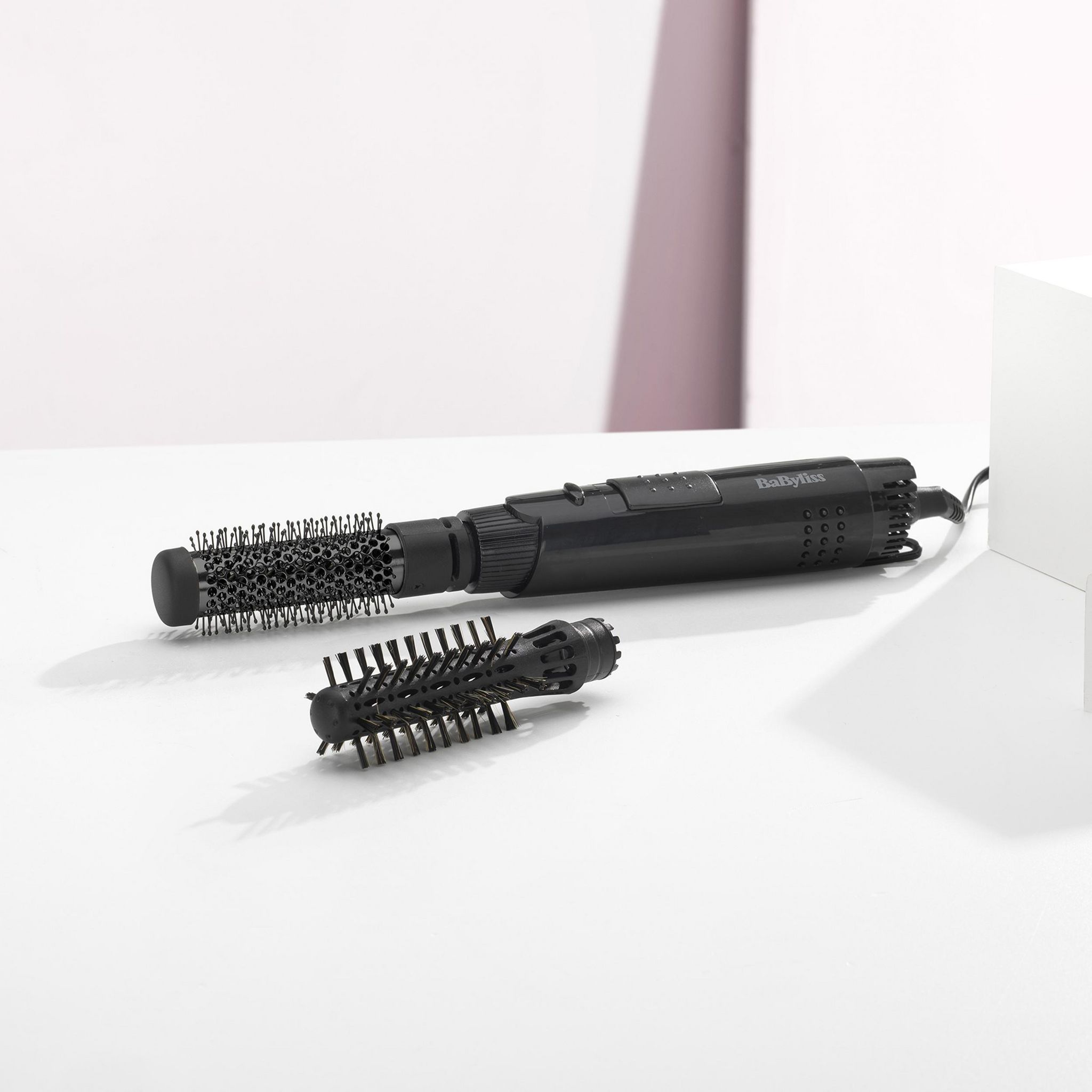 Voir la diapositive 8 : BABYLISS Brosse soufflante AS86E - Noir