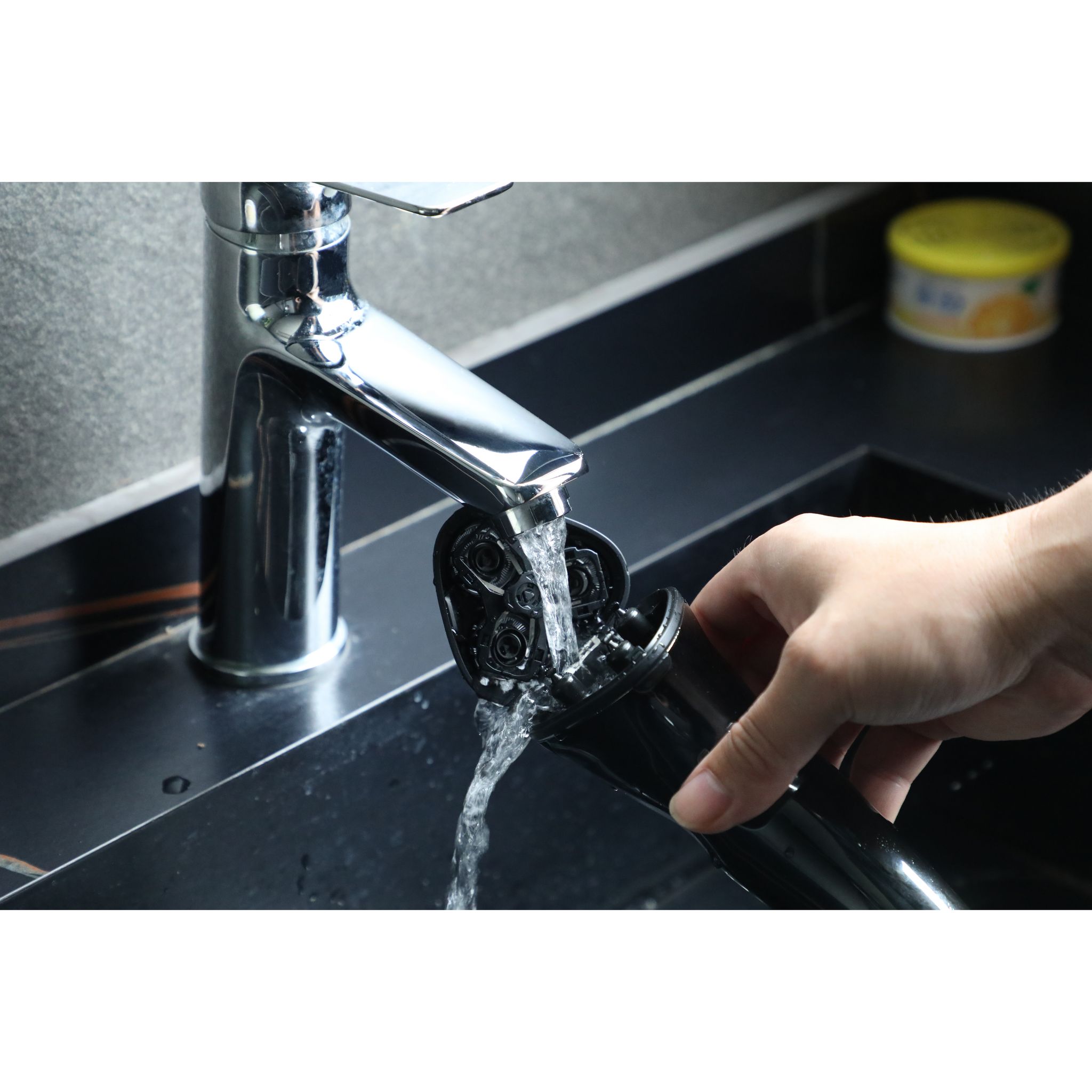 Voir la diapositive 4 : BECKER SHAVES & TRIMS Rasoir électrique SHAVEY - Bleu