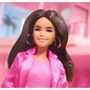 Voir la diapositive 4 : MATTEL Barbie Le Film - Poupée Gloria portant un tailleur-pantalon rose