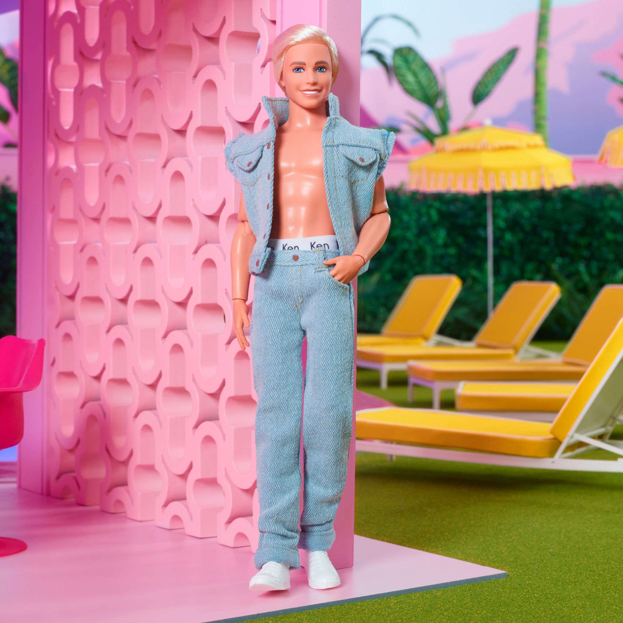 Voir la diapositive 4 : MATTEL Poupée Barbie Le film - Ken tenue en Jean