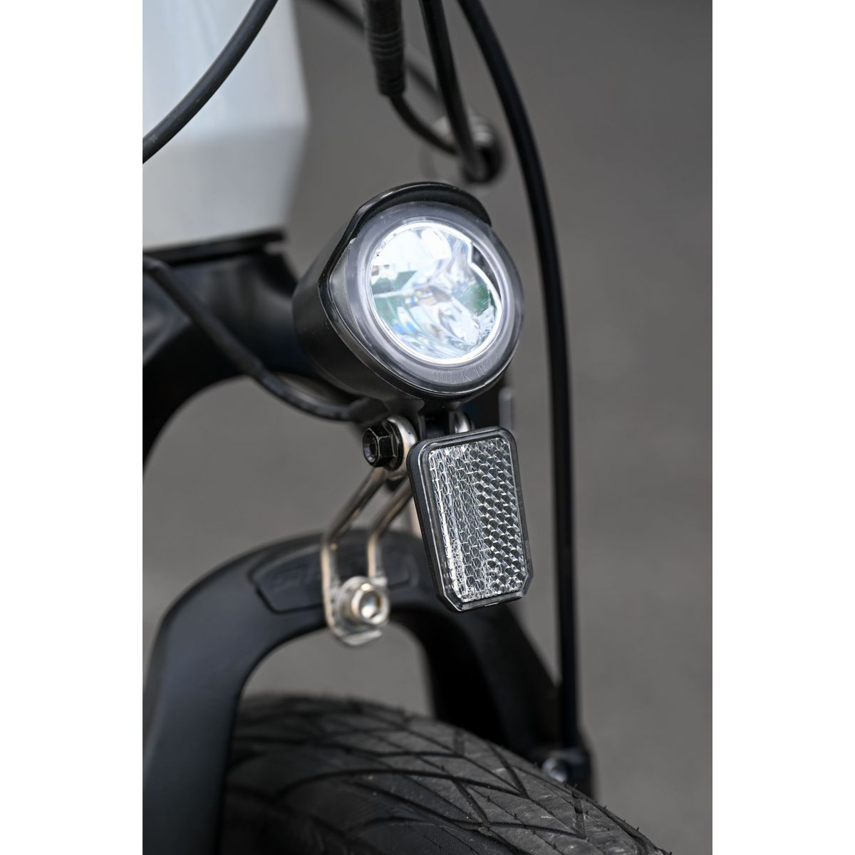 YEEP.ME Vélo avec Assistance Électrique Fer Week 28 pouces - Noir