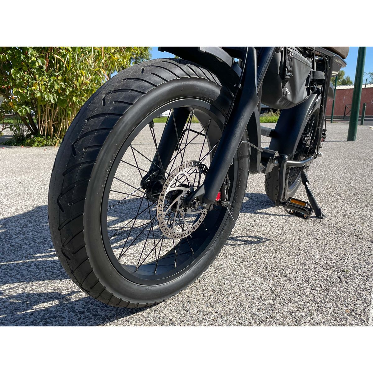 YEEP.ME Vélo avec Assistance Électrique Moto Coast 20 - Noir et Marron