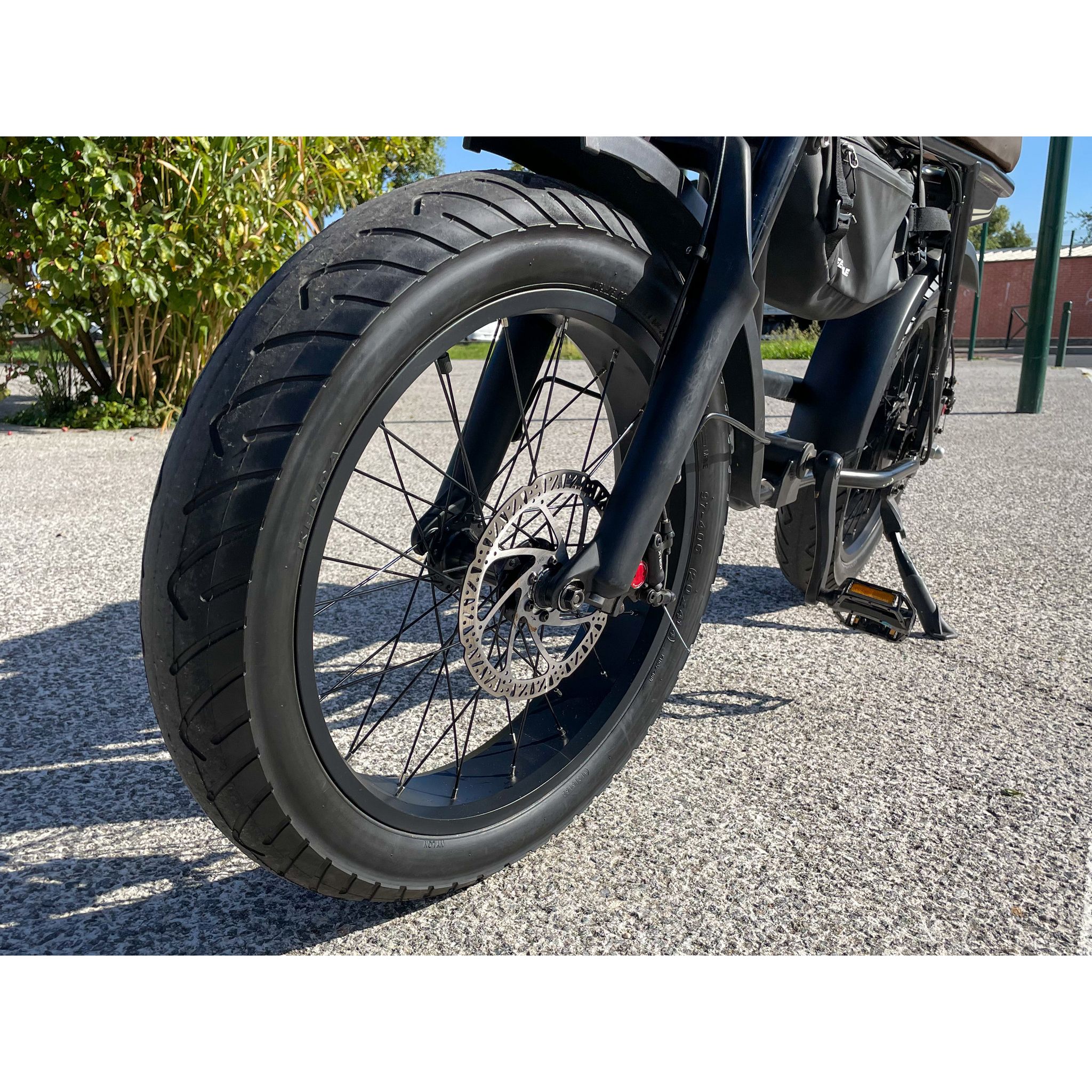 Voir la diapositive 2 : YEEP.ME Vélo avec Assistance Électrique Moto Coast 20 - Noir et Marron
