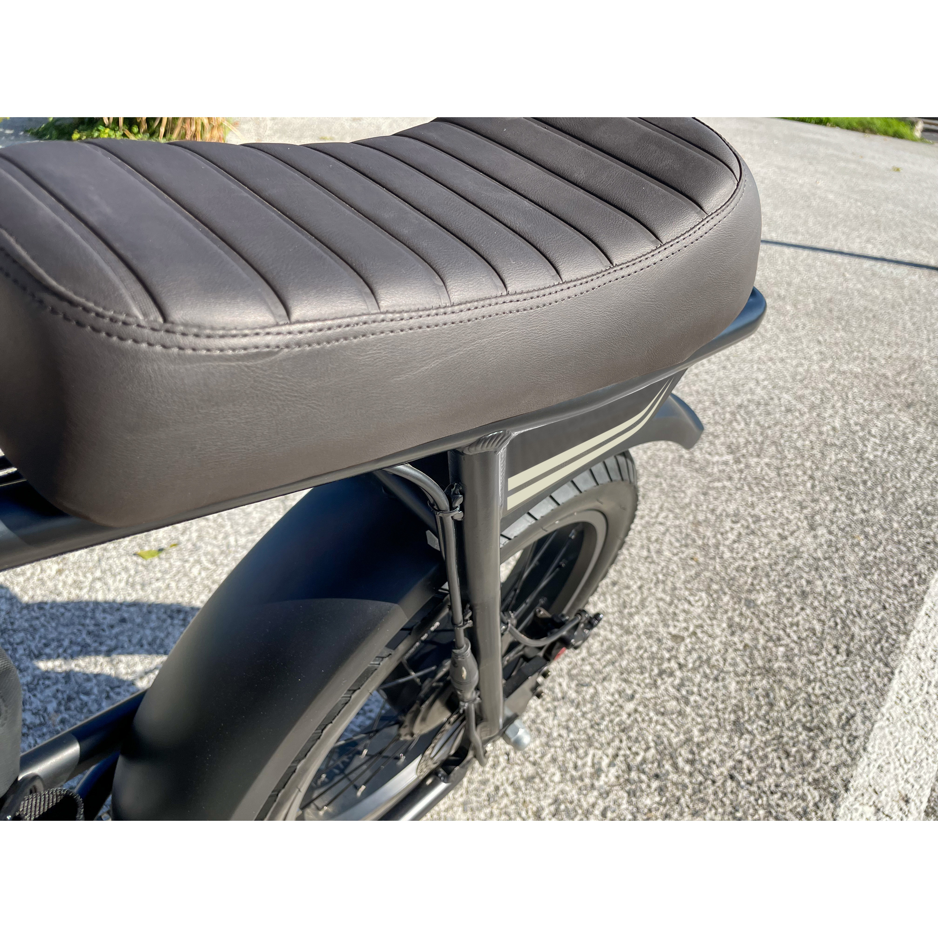 Voir la diapositive 3 : YEEP.ME Vélo avec Assistance Électrique Moto Coast 20 - Noir et Marron