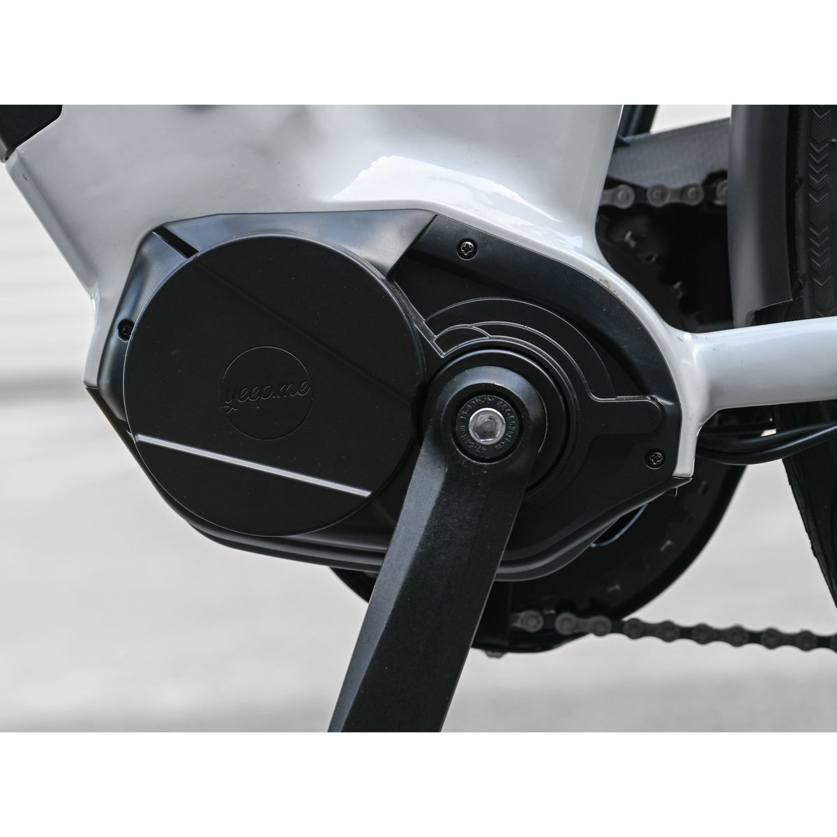 YEEP.ME Vélo avec Assistance Électrique Fer Week 28 pouces - Blanc