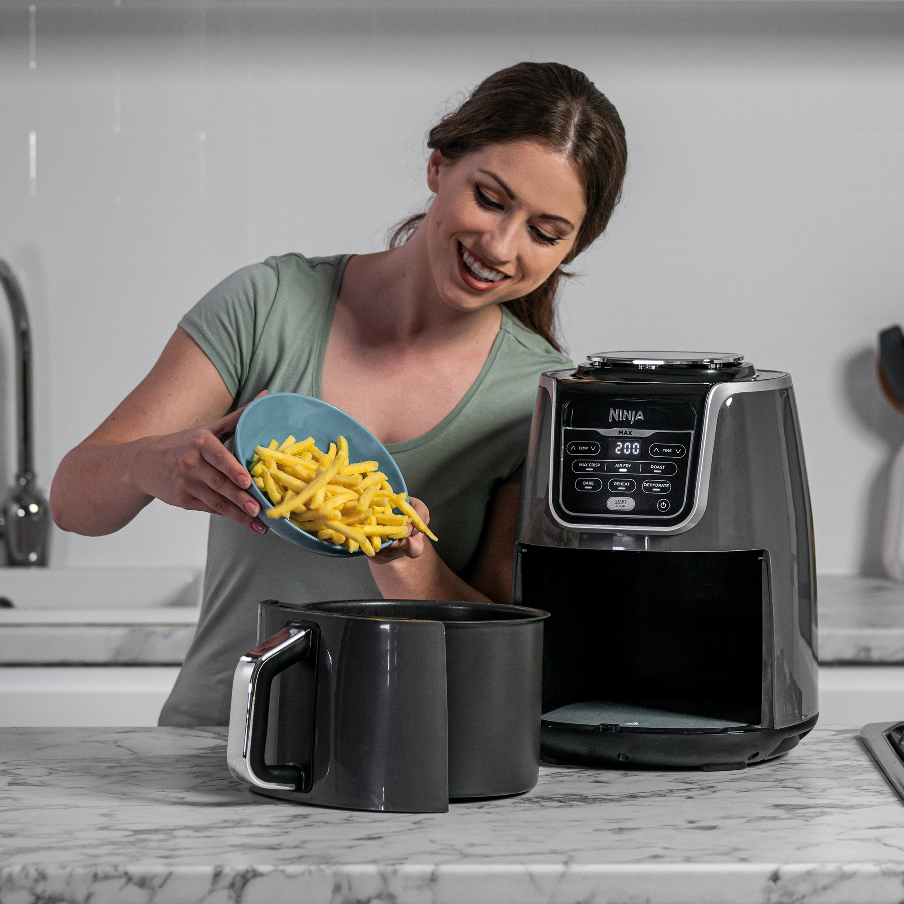 Voir la diapositive 9 : NINJA Friteuse électrique sans huile à air chaud AF160EU - Noir